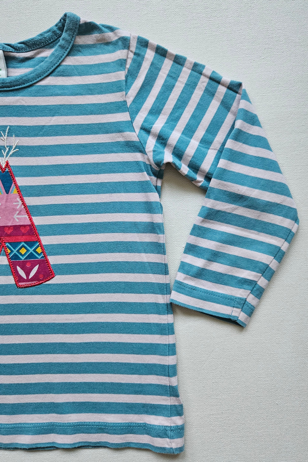 ALANA Langarmshirt mit bunter Tipi-Applikation 🎪 | Gr. 98