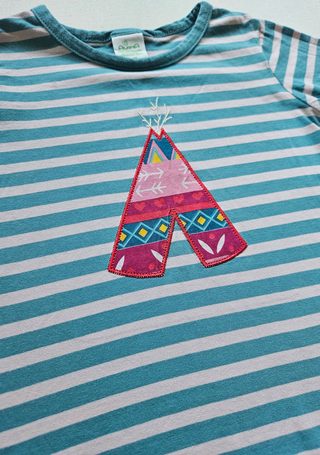 ALANA Langarmshirt mit bunter Tipi-Applikation 🎪 | Gr. 98