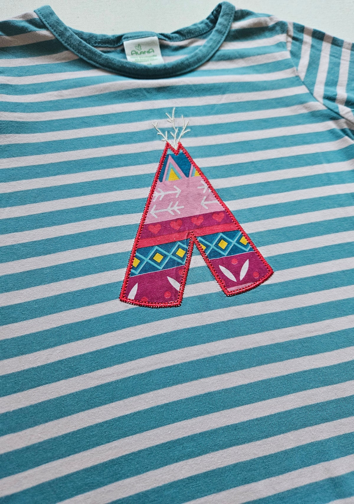 ALANA Langarmshirt mit bunter Tipi-Applikation 🎪 | Gr. 98