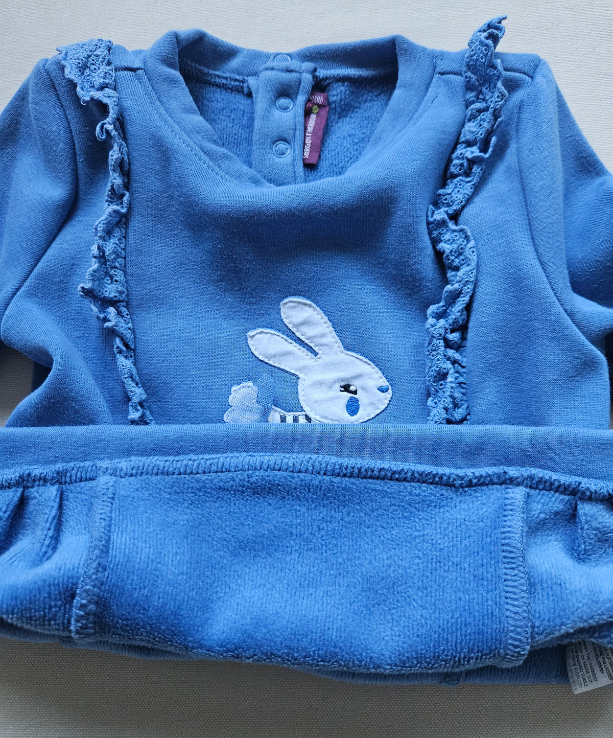 Sergent Major Mädchen-Sweatshirt mit Häschen & Spitzenrüschen 🐇 | Gr. 98