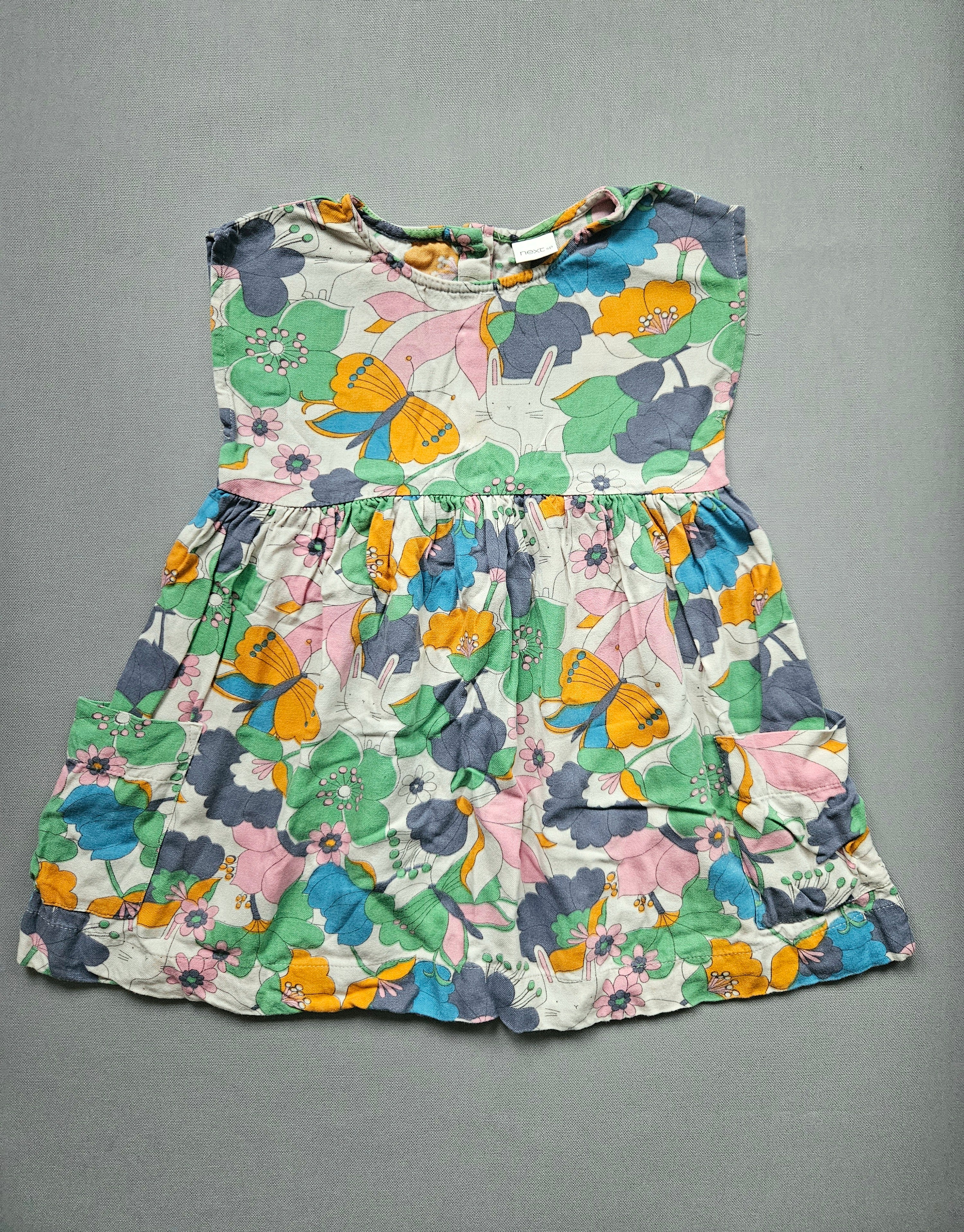 Sommerkleid mit Blumen & Häschen – Größe 104 – NEXT