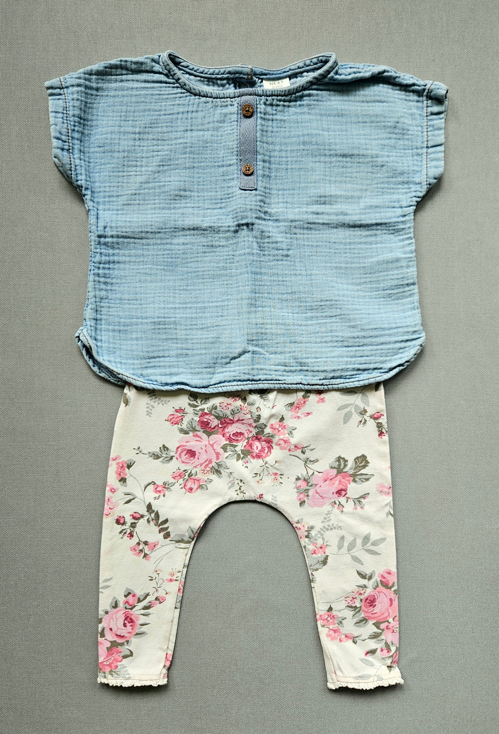 Next Outfit-Set mit Musselin-Oberteil & floraler Leggings 🌸 | Gr. 74