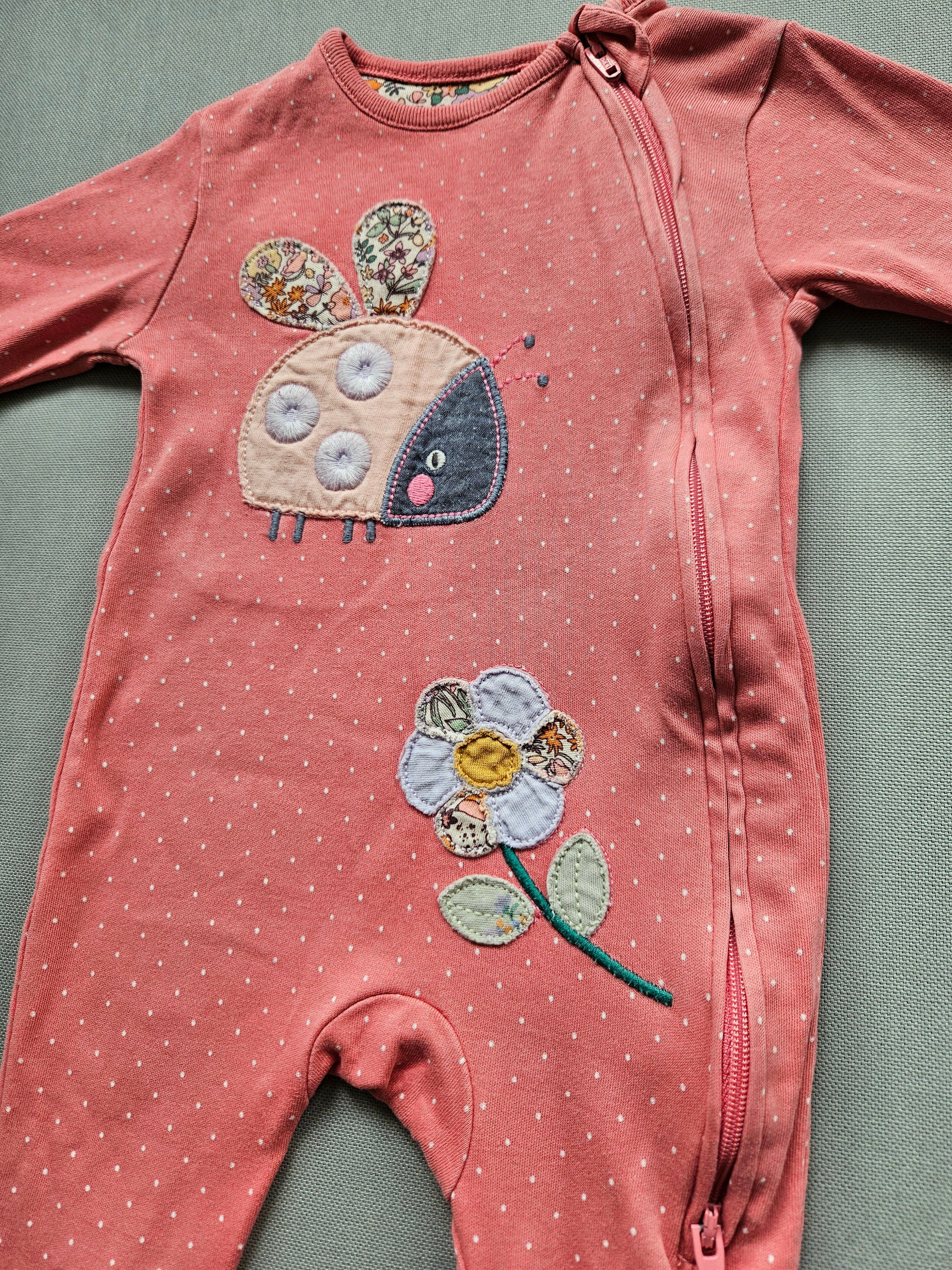 Next Baby Strampler mit liebevollen Stickereien 🐞 | Gr. 56