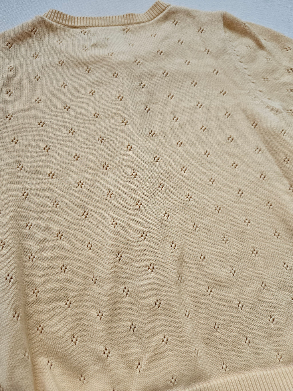WHEAT Strickjacke – Zartgelb mit Lochstrickmuster | Gr. 104