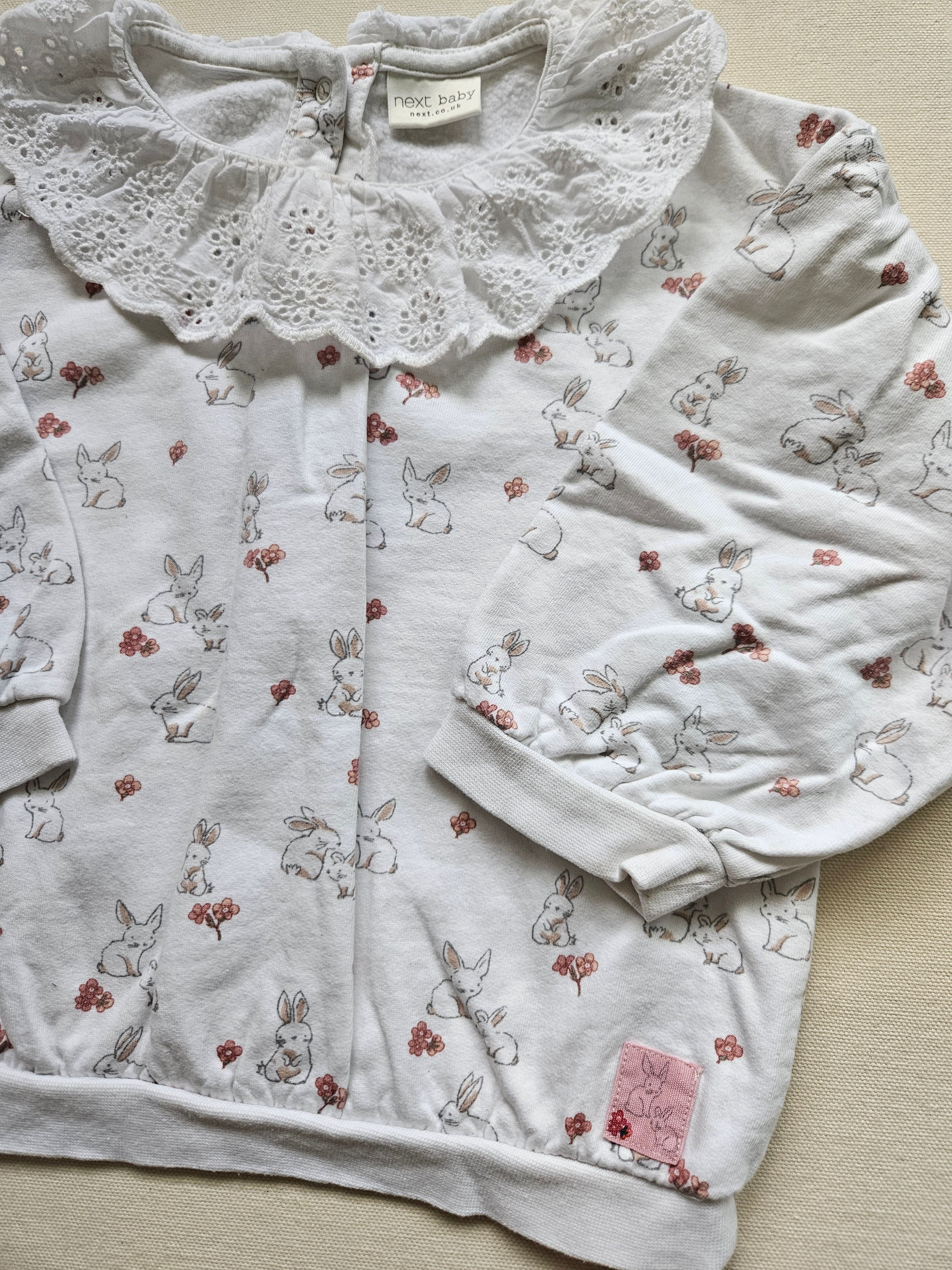 Next Pullover mit Hasenprint & Spitzenkragen 🐇 | Gr. 92