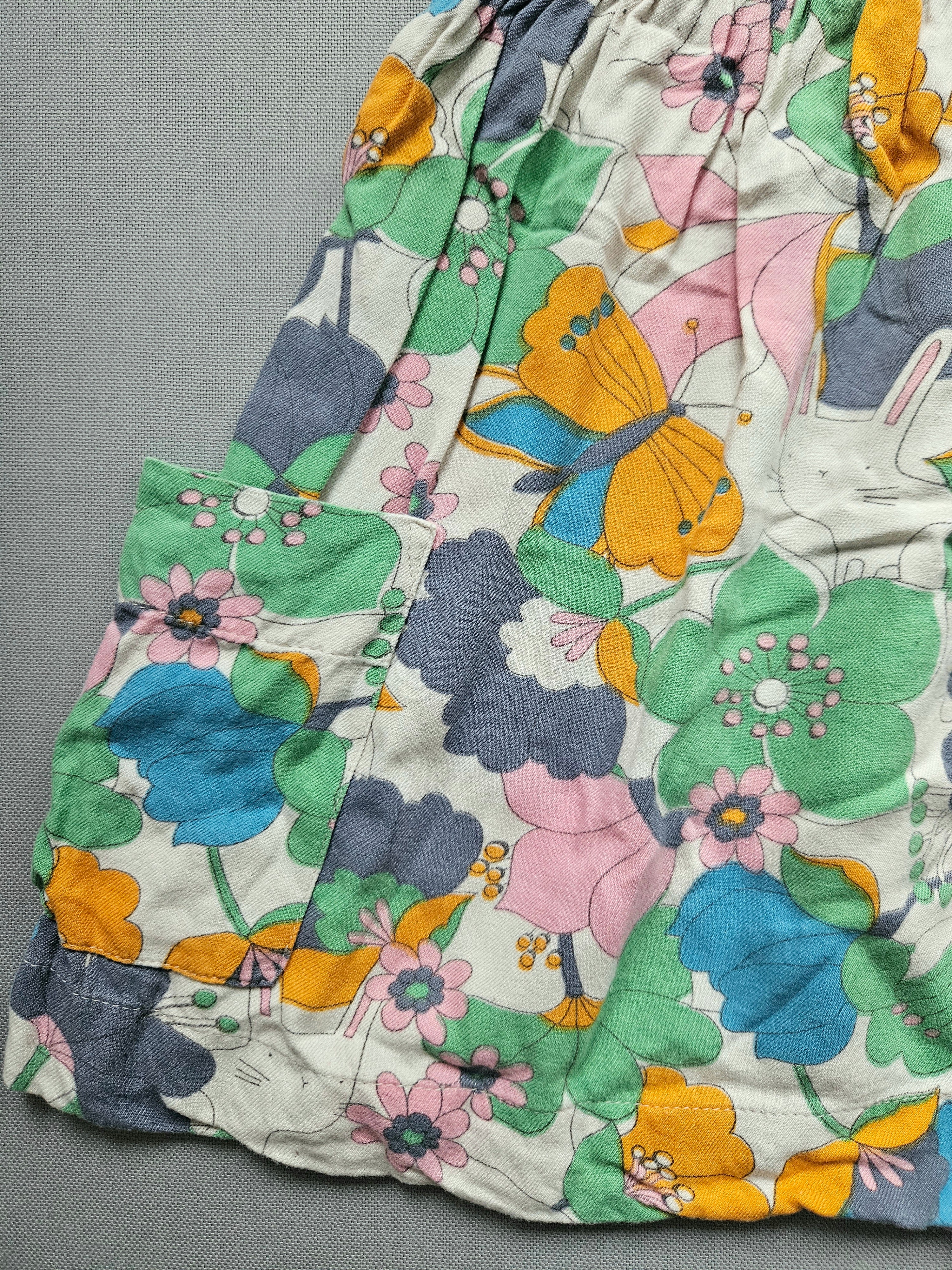 Sommerkleid mit Blumen & Häschen – Größe 104 – NEXT
