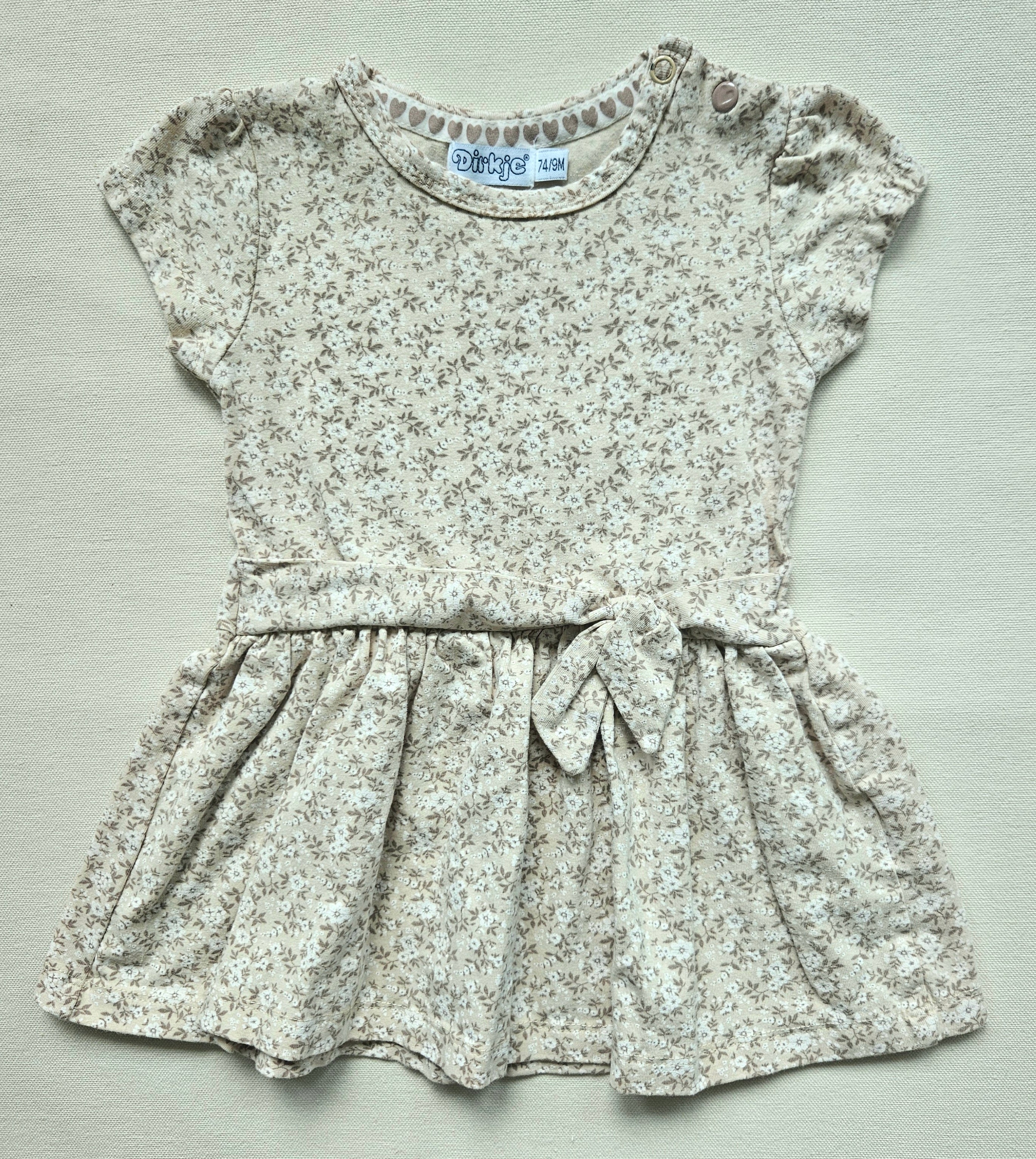 Dirkje Kleid mit Blumenmuster & Schleife | Gr. 74