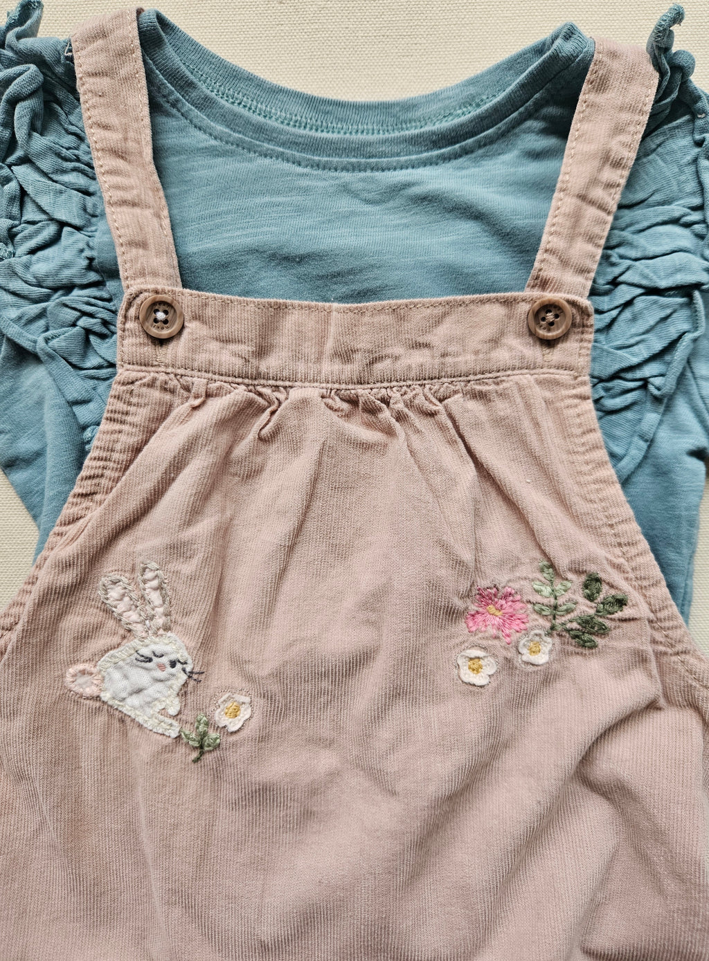 NEXT Outfit mit Latzstrampler & Rüschenshirt 🦔🐀 | Gr. 80