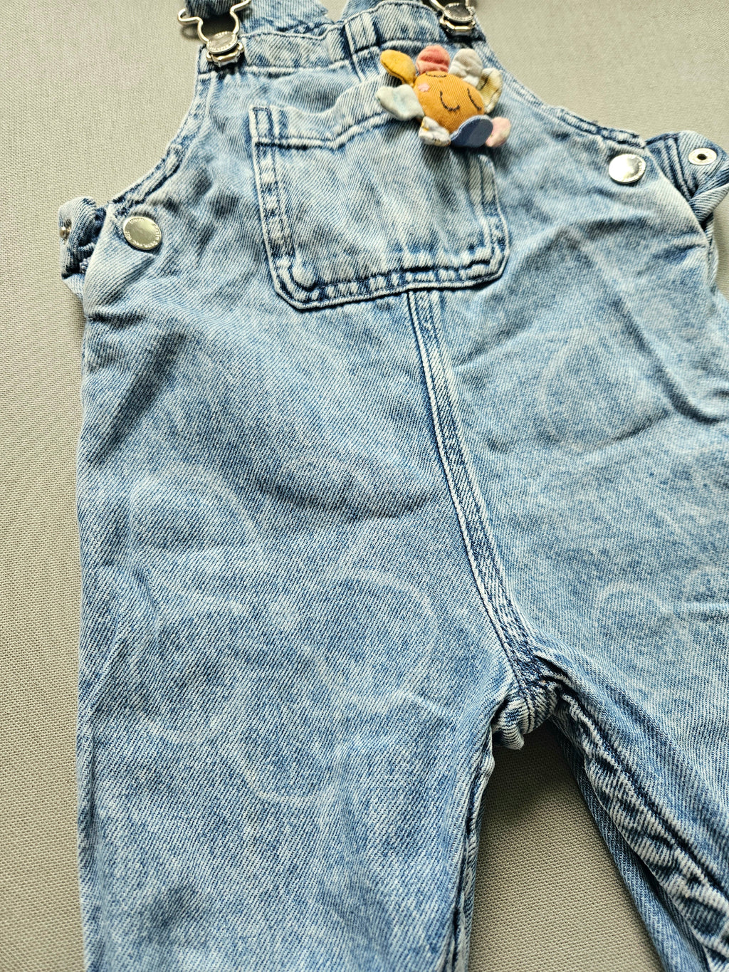 Outfit Jeans-Latzhose + T-Shirt - Größe 86 - NEXT