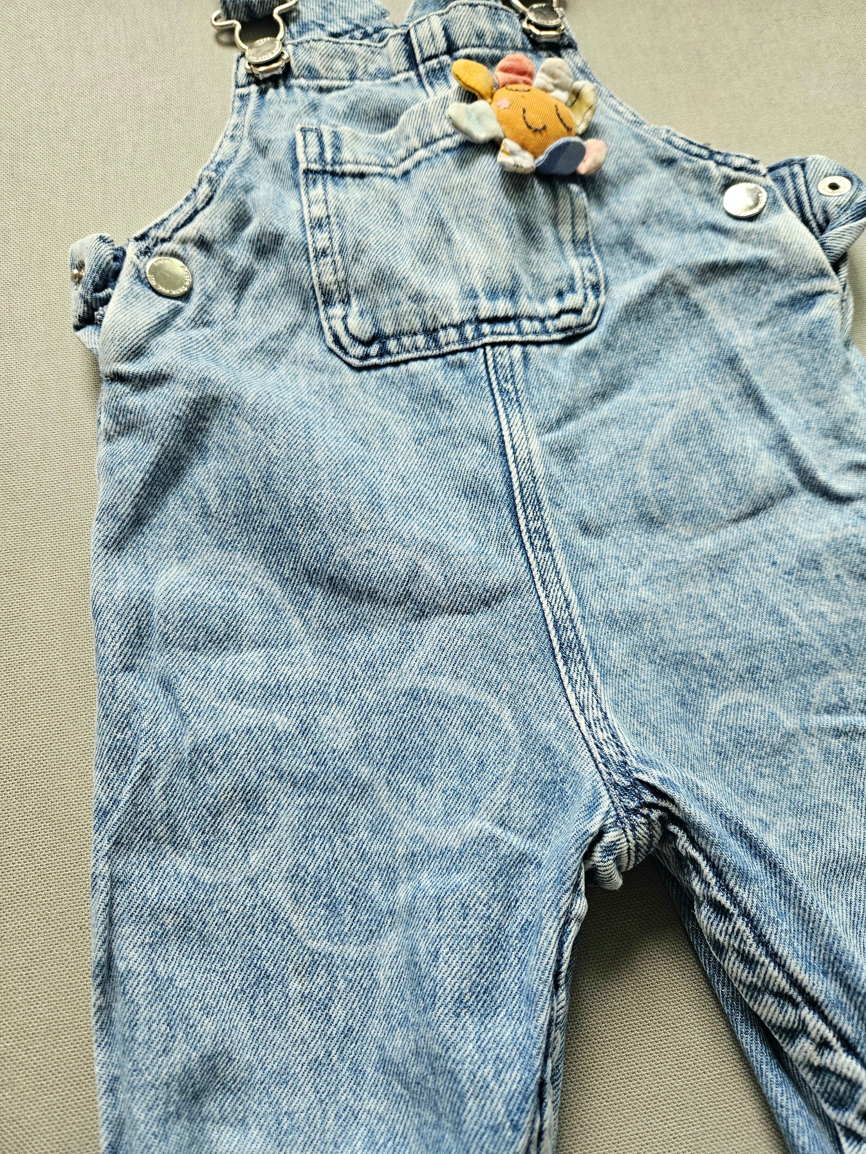 Outfit Jeans-Latzhose + T-Shirt - Größe 86 - NEXT