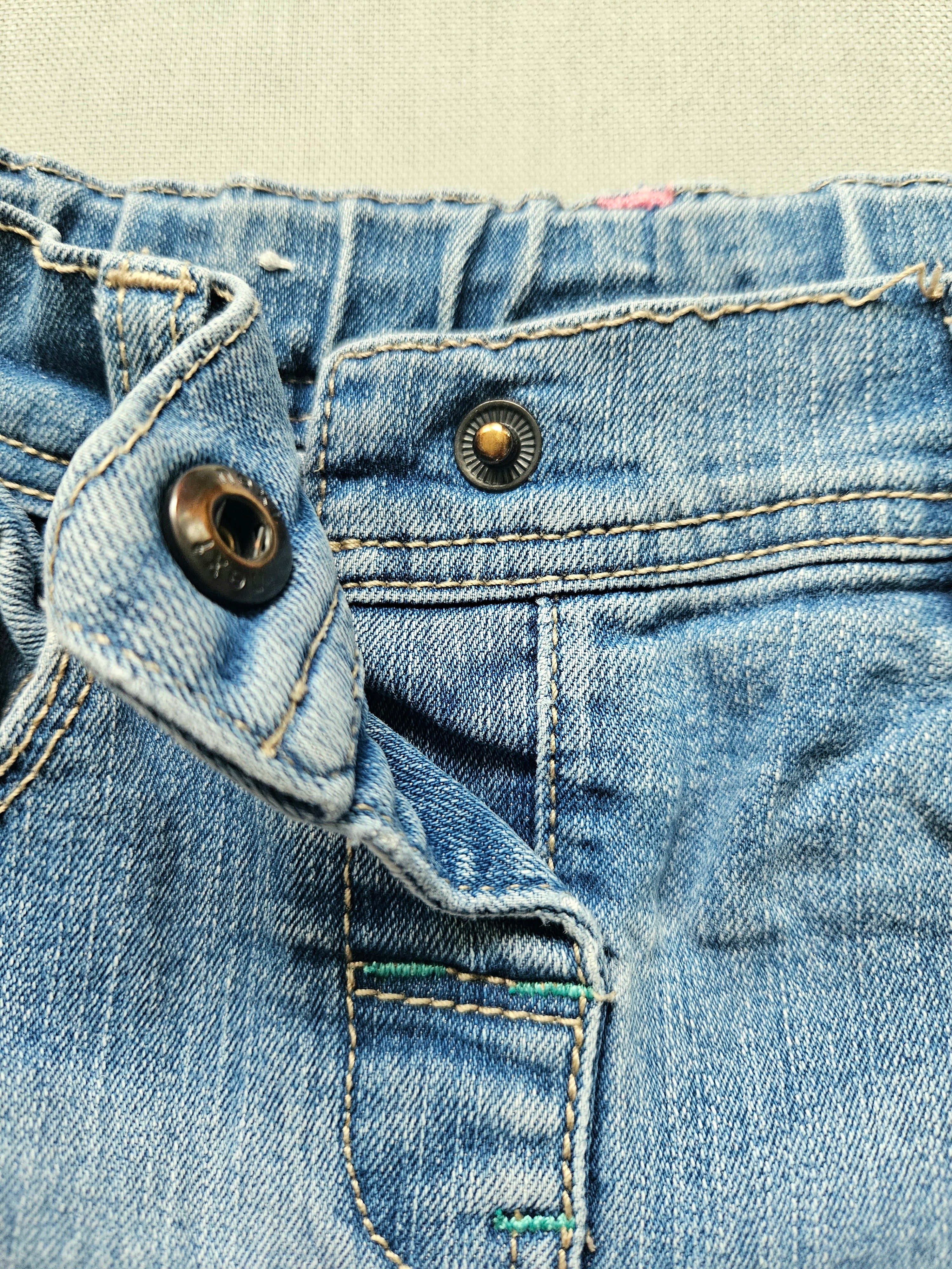 Jeansshorts mit Stickereien - Größe 116 - NEXT