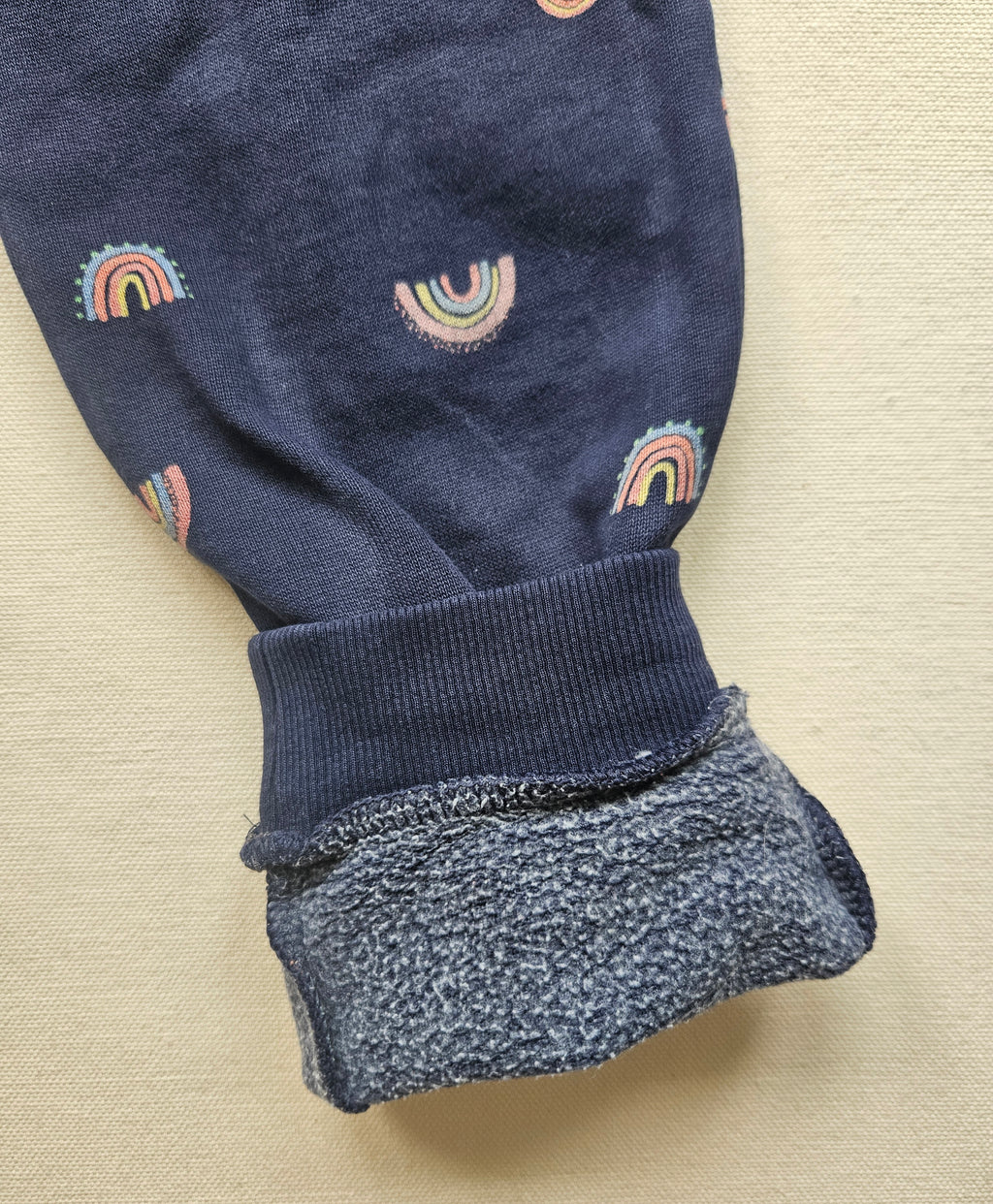 Next 2-teiliges Outfit mit Regenbogenhose 🌈 | Gr. 110