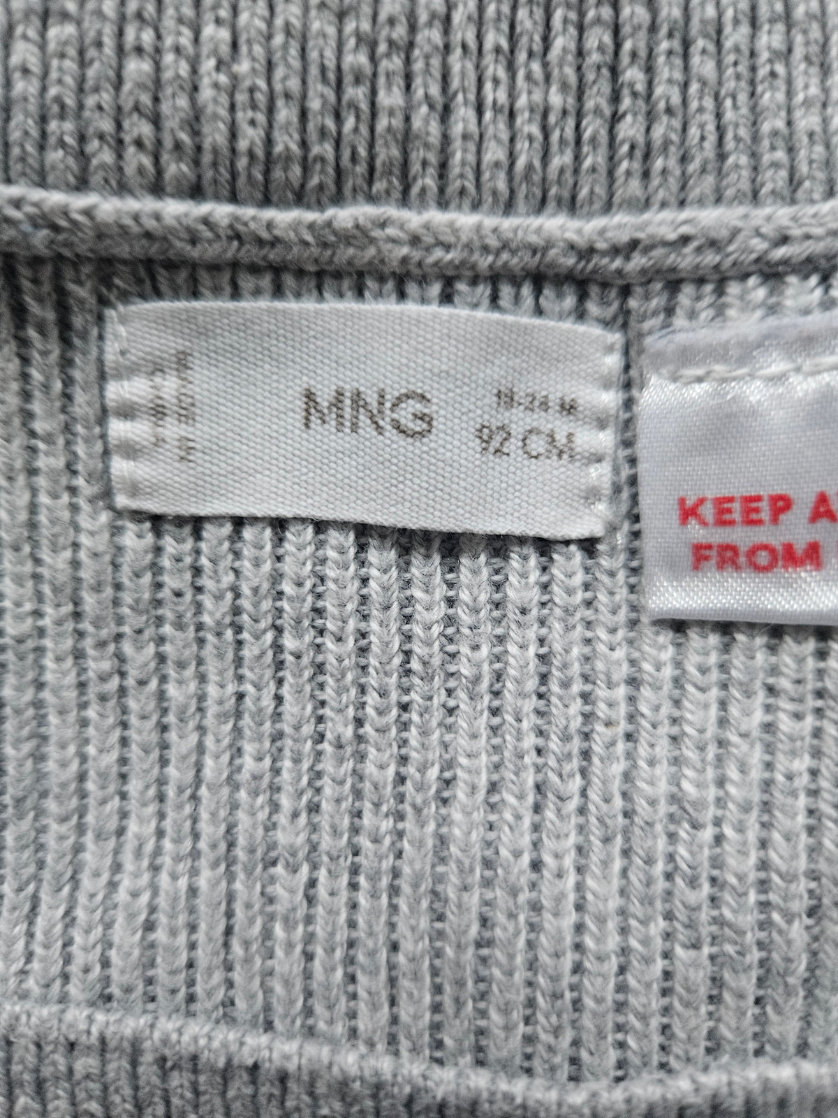 MANGO Strick-Latzhose grau mit Bauchtasche | Gr. 92