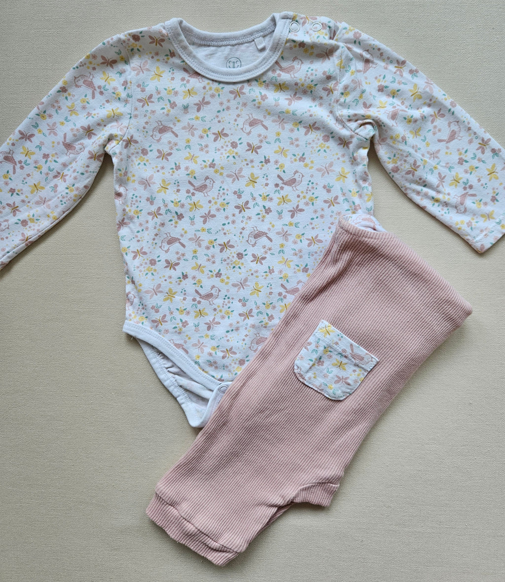 Liegelind 2-teiliges Baby-Set – Latzoverall & Blumenbody | Gr. 62/68