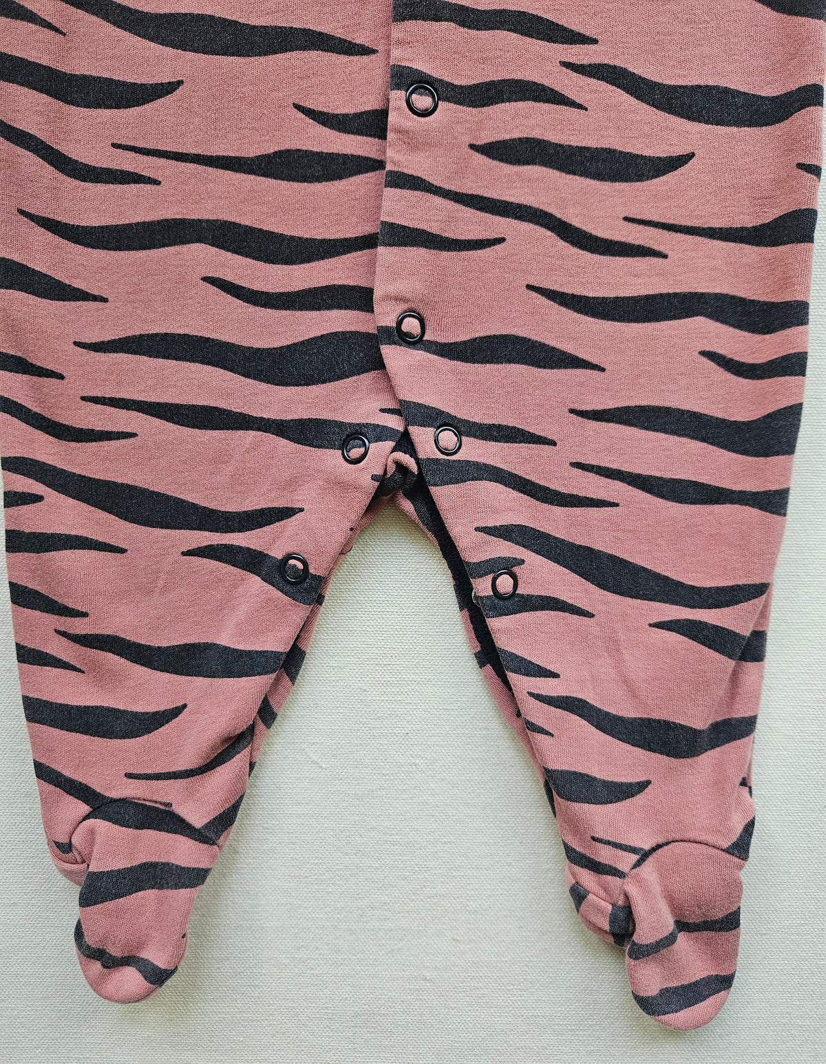 NEXT Baby Schlafoverall mit Tigerprint | Gr. 62