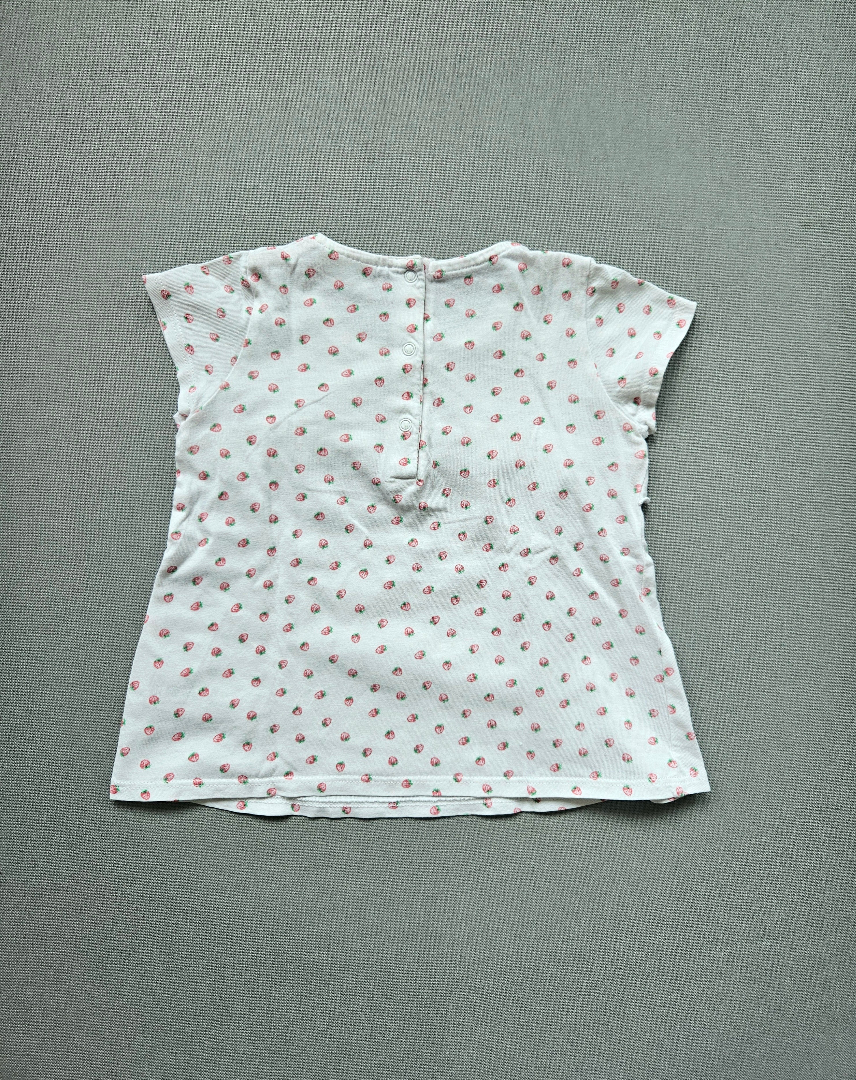 Next Shirt mit Erdbeerprint & Rüsche 🍓 | Gr. 86