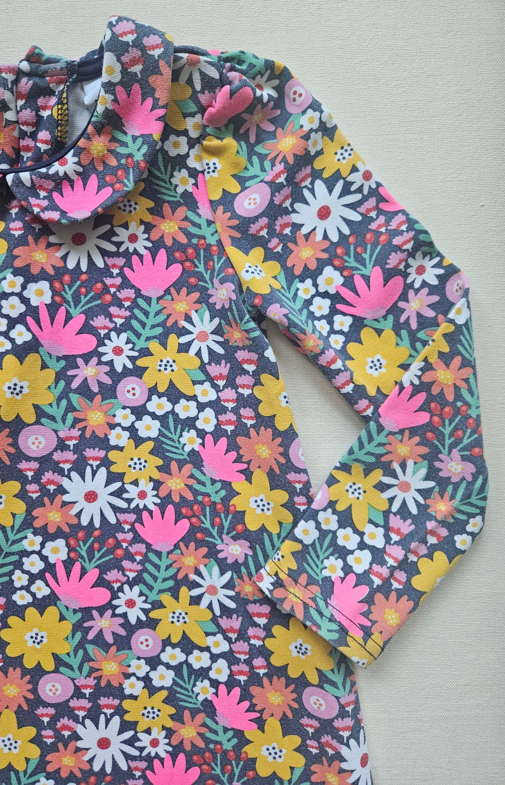 Nula Bug Blumenkleid mit Bubikragen 🌸 | Gr. 110