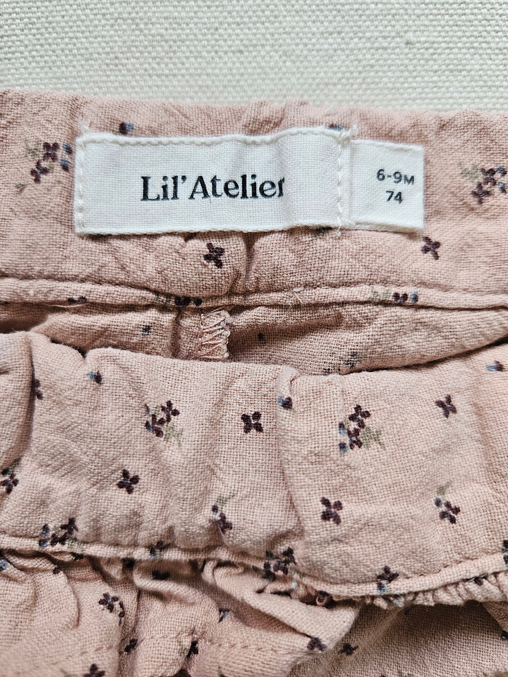 Lil’Atelier 2-teiliges Set mit Strickjacke & Blumenhose | Gr. 74