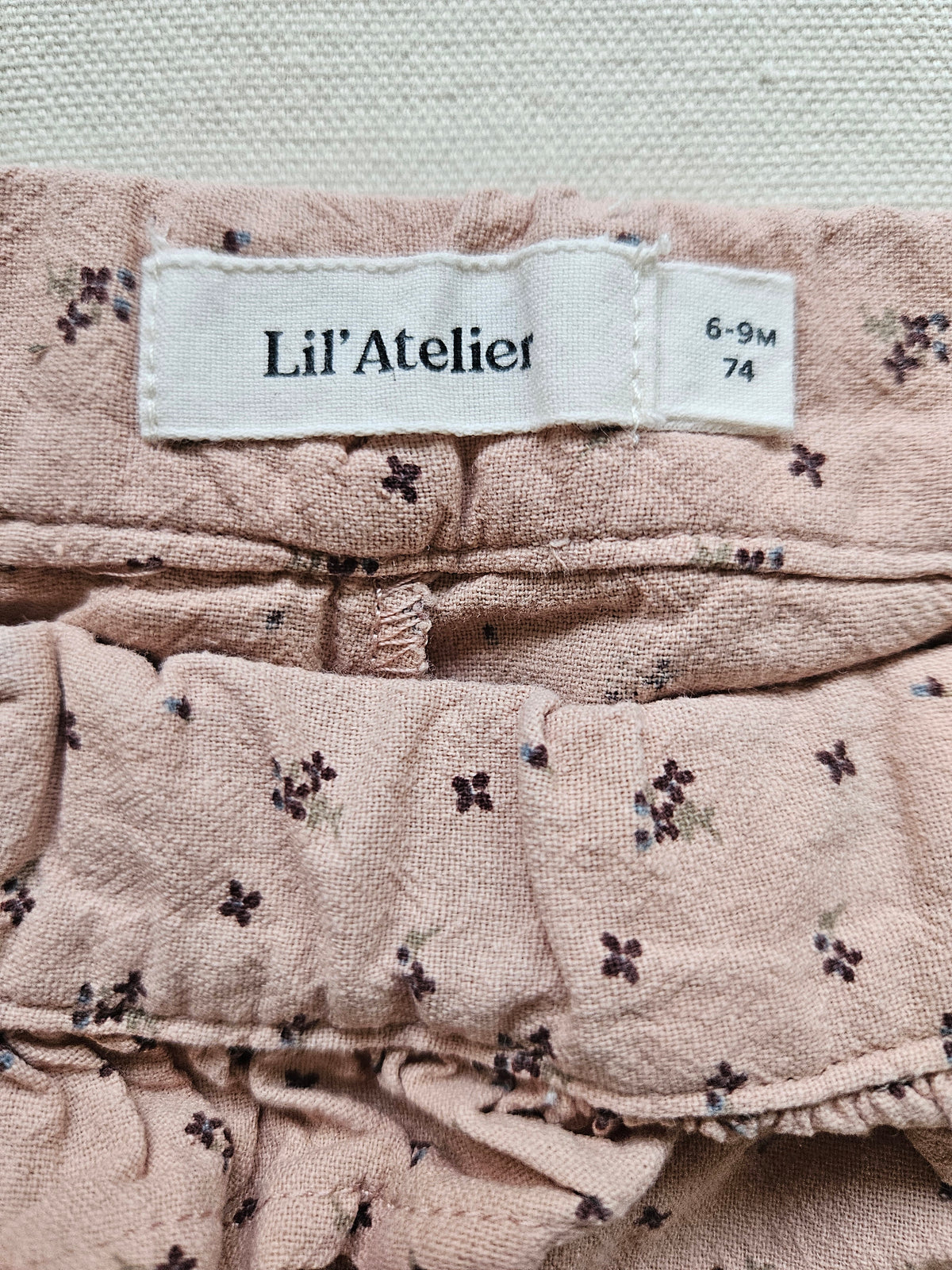 Lil’Atelier 2-teiliges Set mit Strickjacke & Blumenhose | Gr. 74