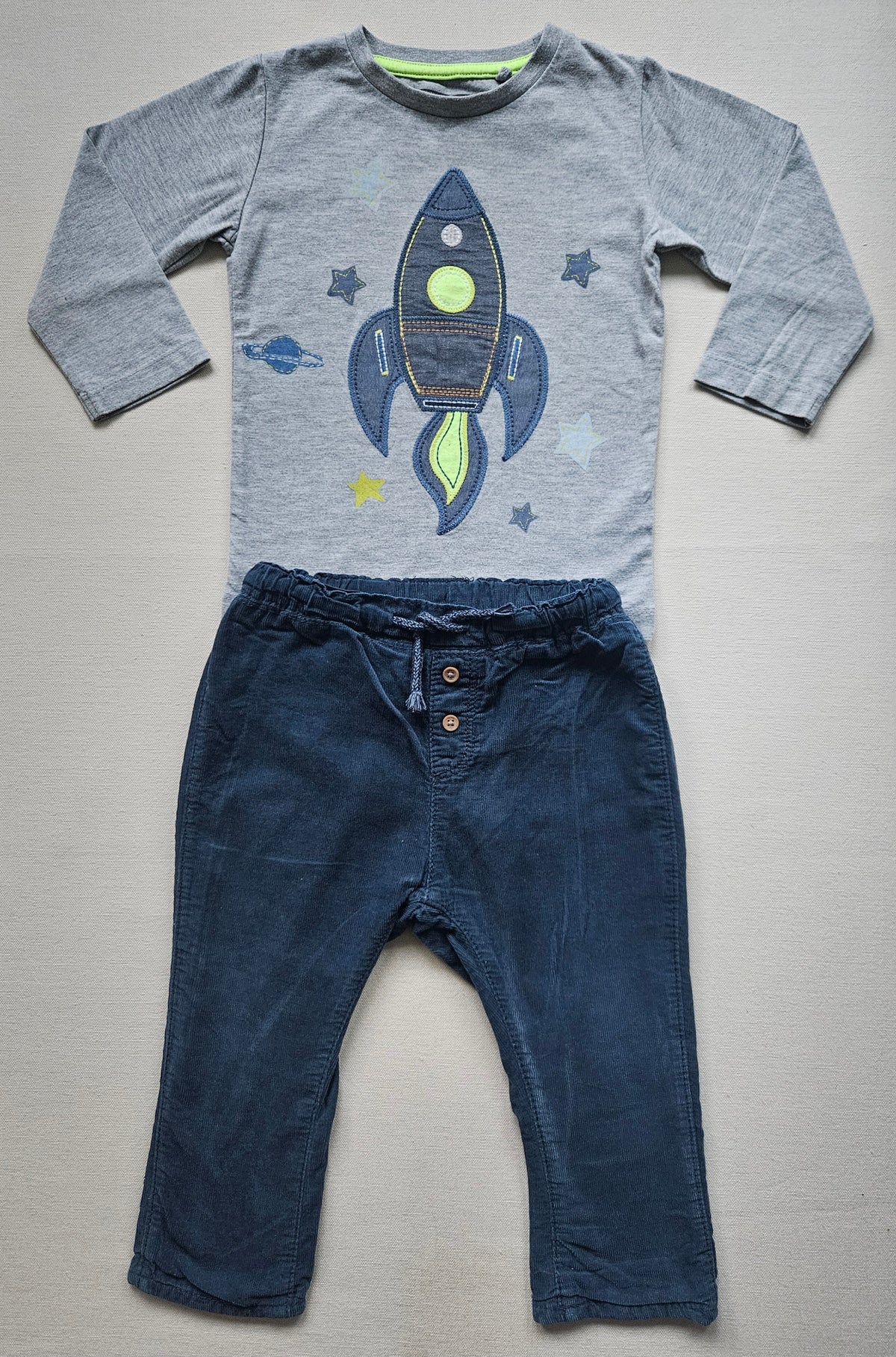 NEXT & H&M Jungen Outfit Rakete mit gefütterter Cordhose 🚀 | Gr. 86