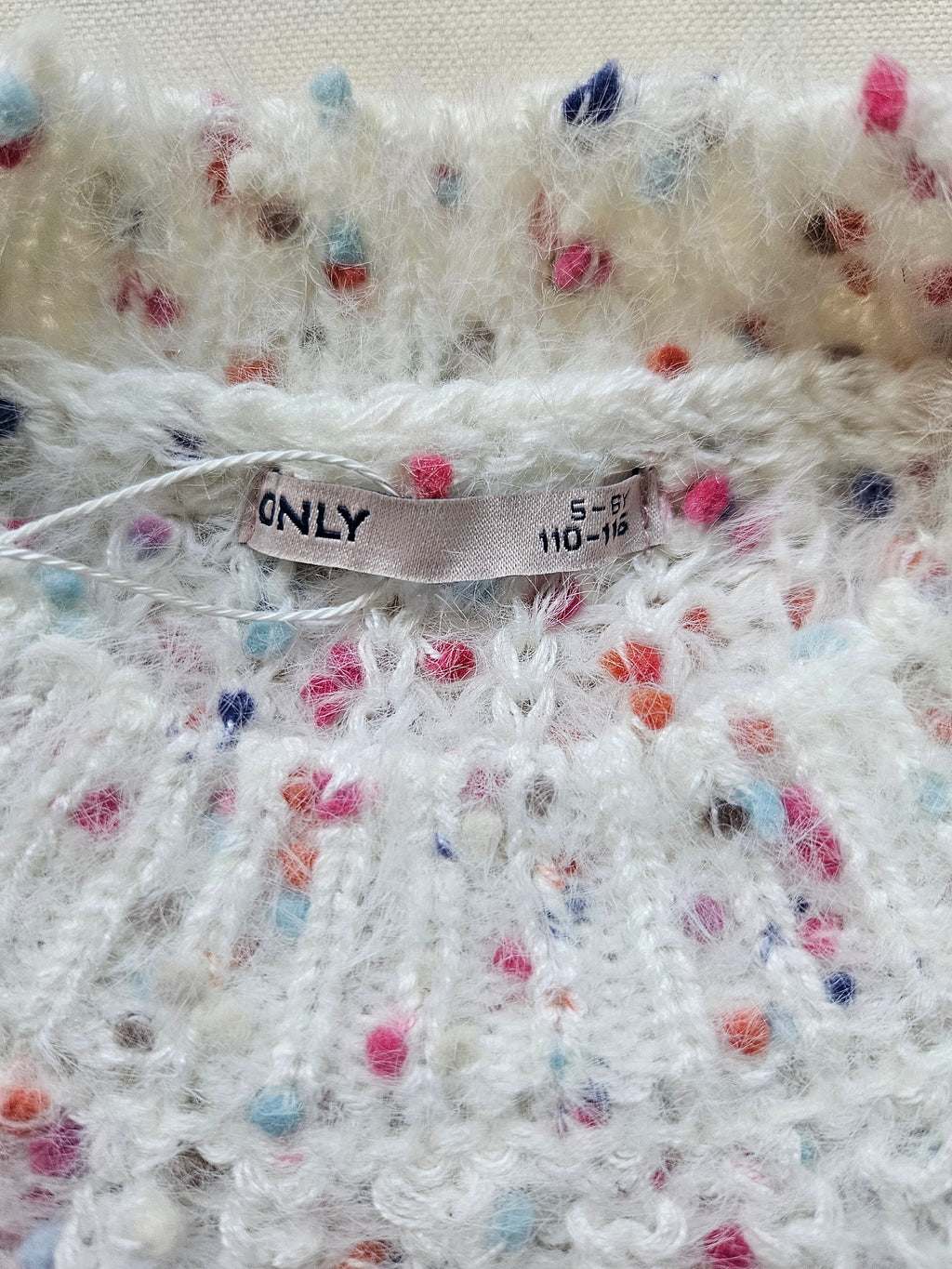 ONLY Kuschelpullover mit bunten Sprenkeln | Gr. 110/116