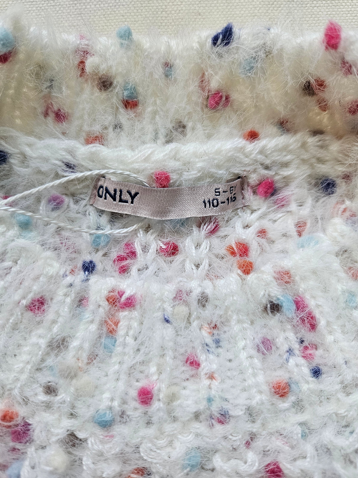 ONLY Kuschelpullover mit bunten Sprenkeln | Gr. 110/116