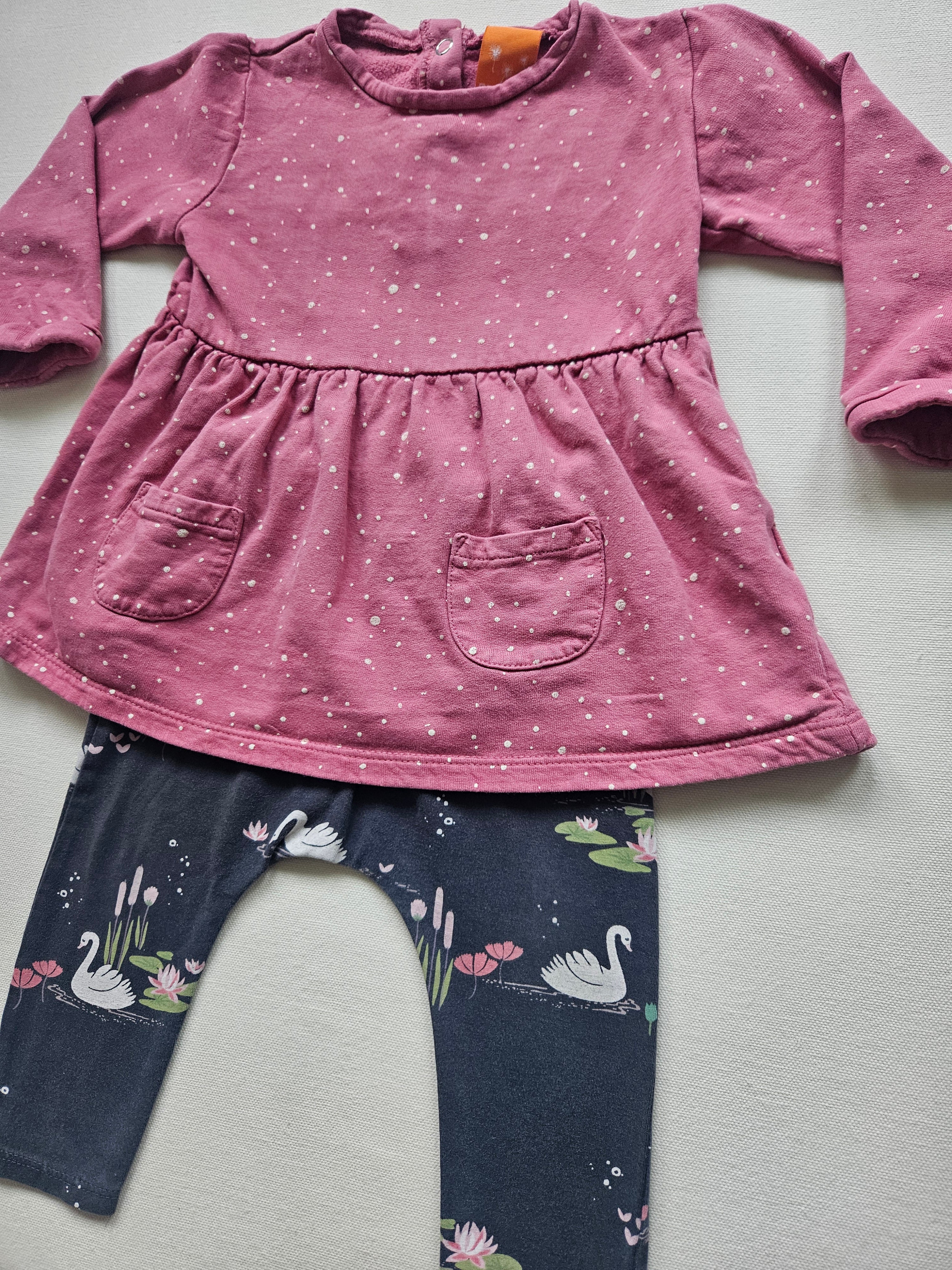 Pusblu Kleid & Next Baby Leggings – Schwanenprint 🦢 | Gr. 74