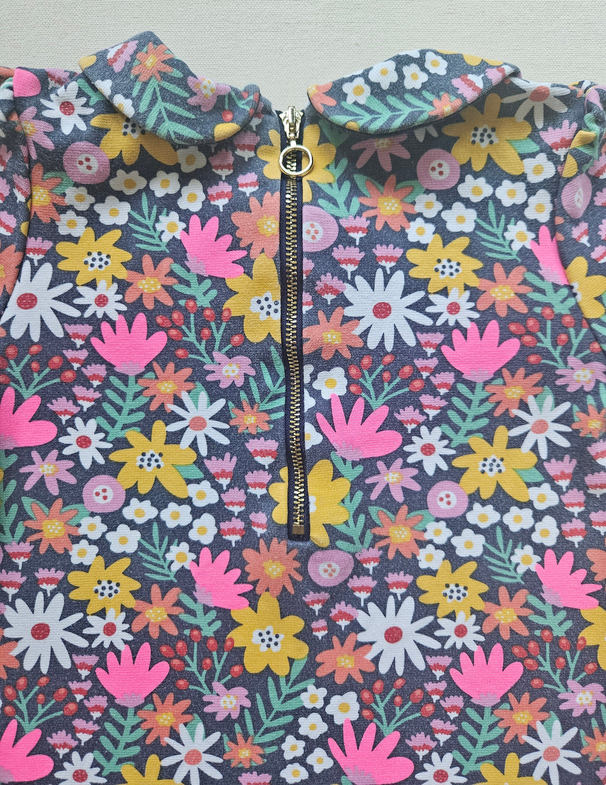 Nula Bug Blumenkleid mit Bubikragen 🌸 | Gr. 110