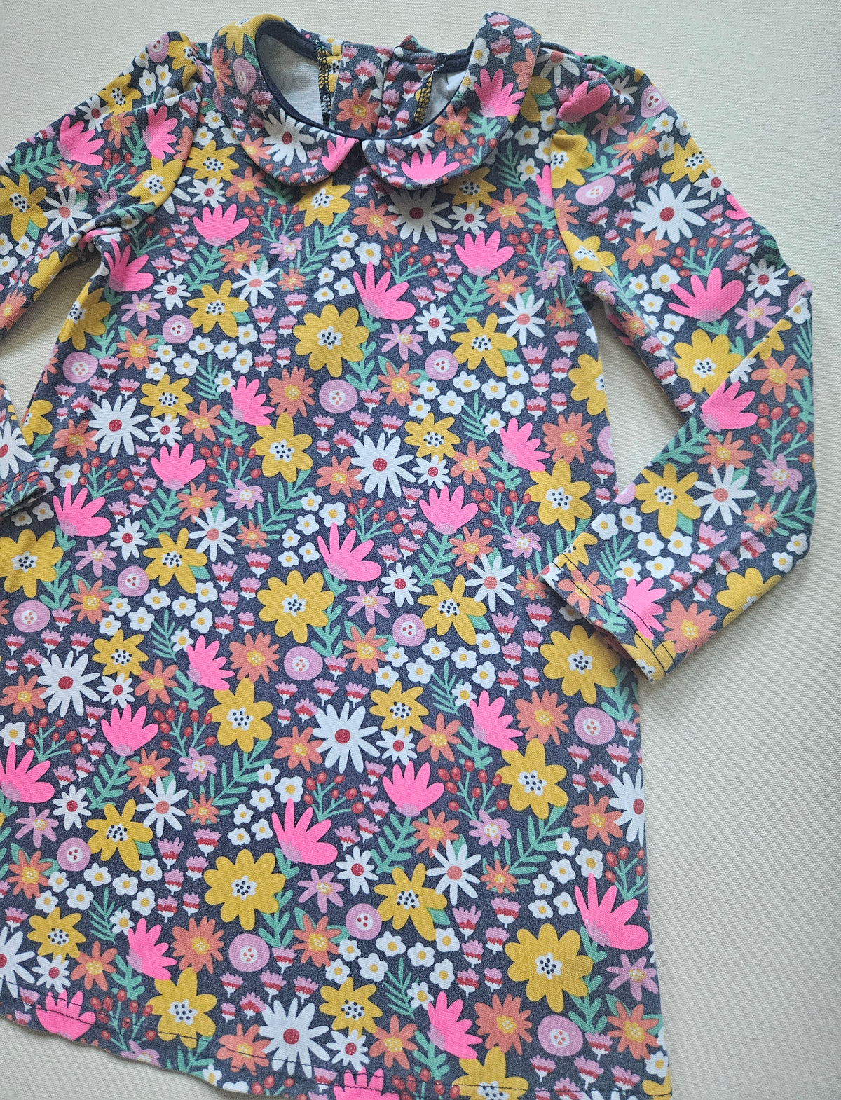 Nula Bug Blumenkleid mit Bubikragen 🌸 | Gr. 110