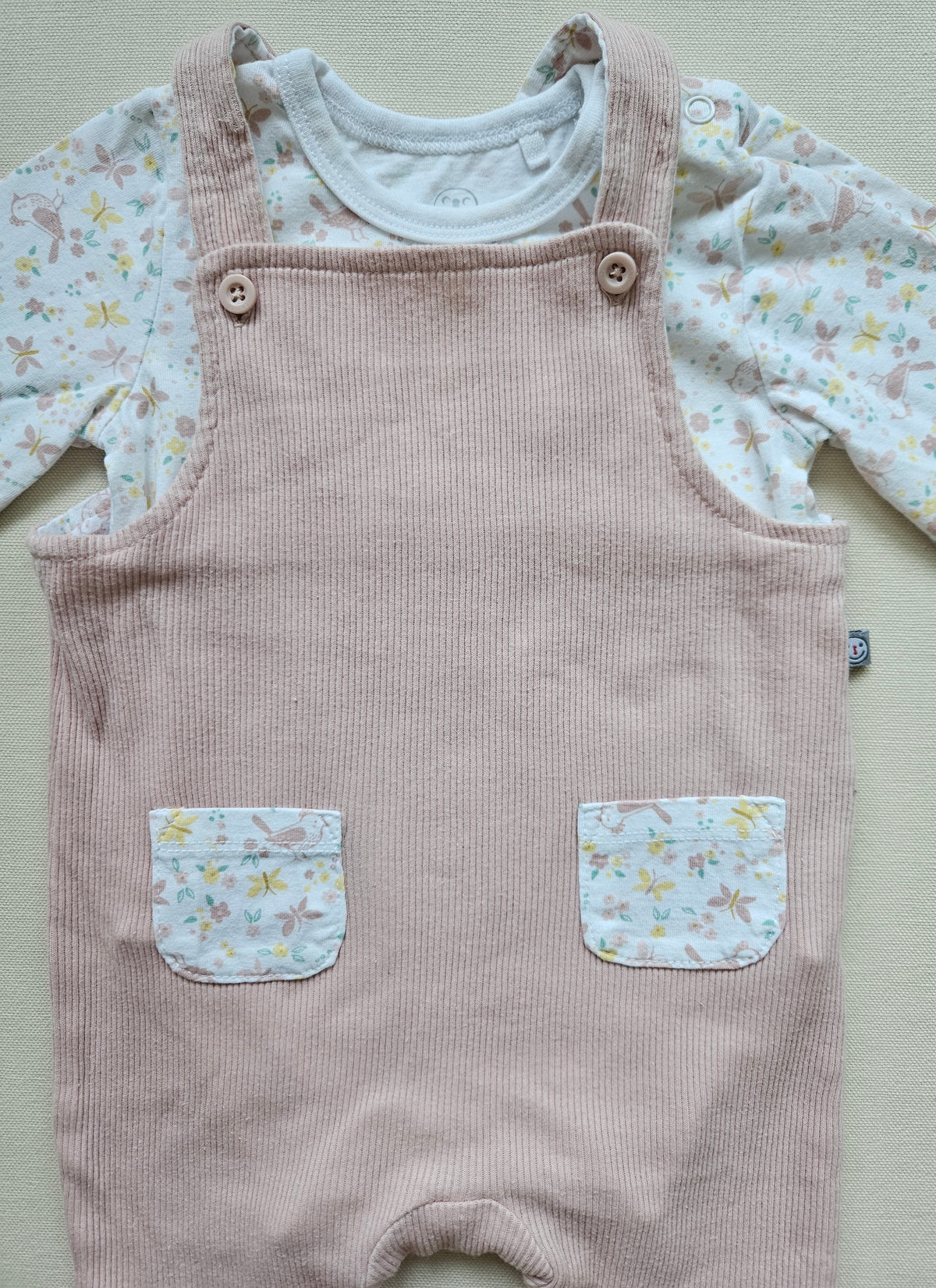 Liegelind 2-teiliges Baby-Set – Latzoverall & Blumenbody | Gr. 62/68