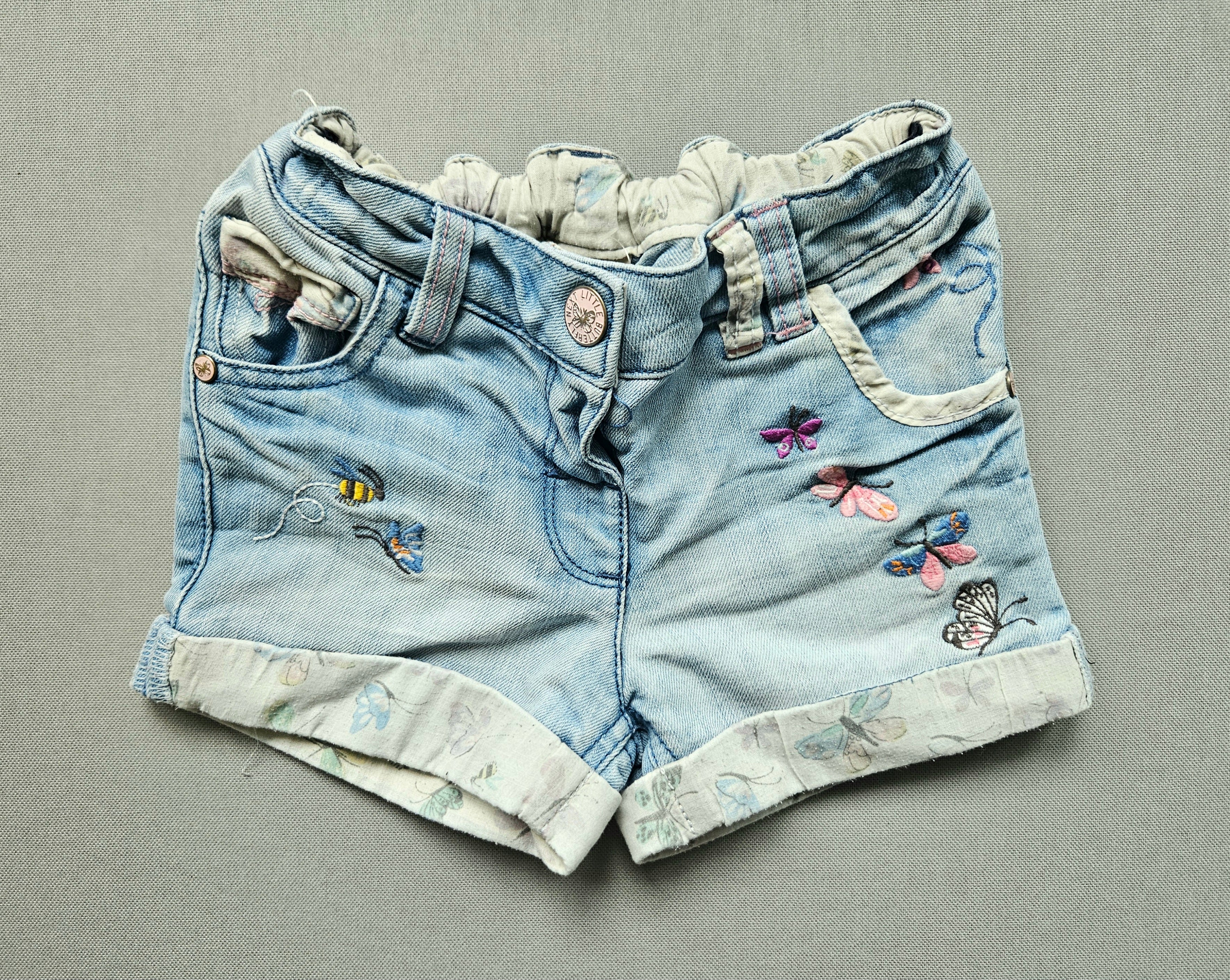 Jeansshorts mit Stickereien - Größe 104 - NEXT