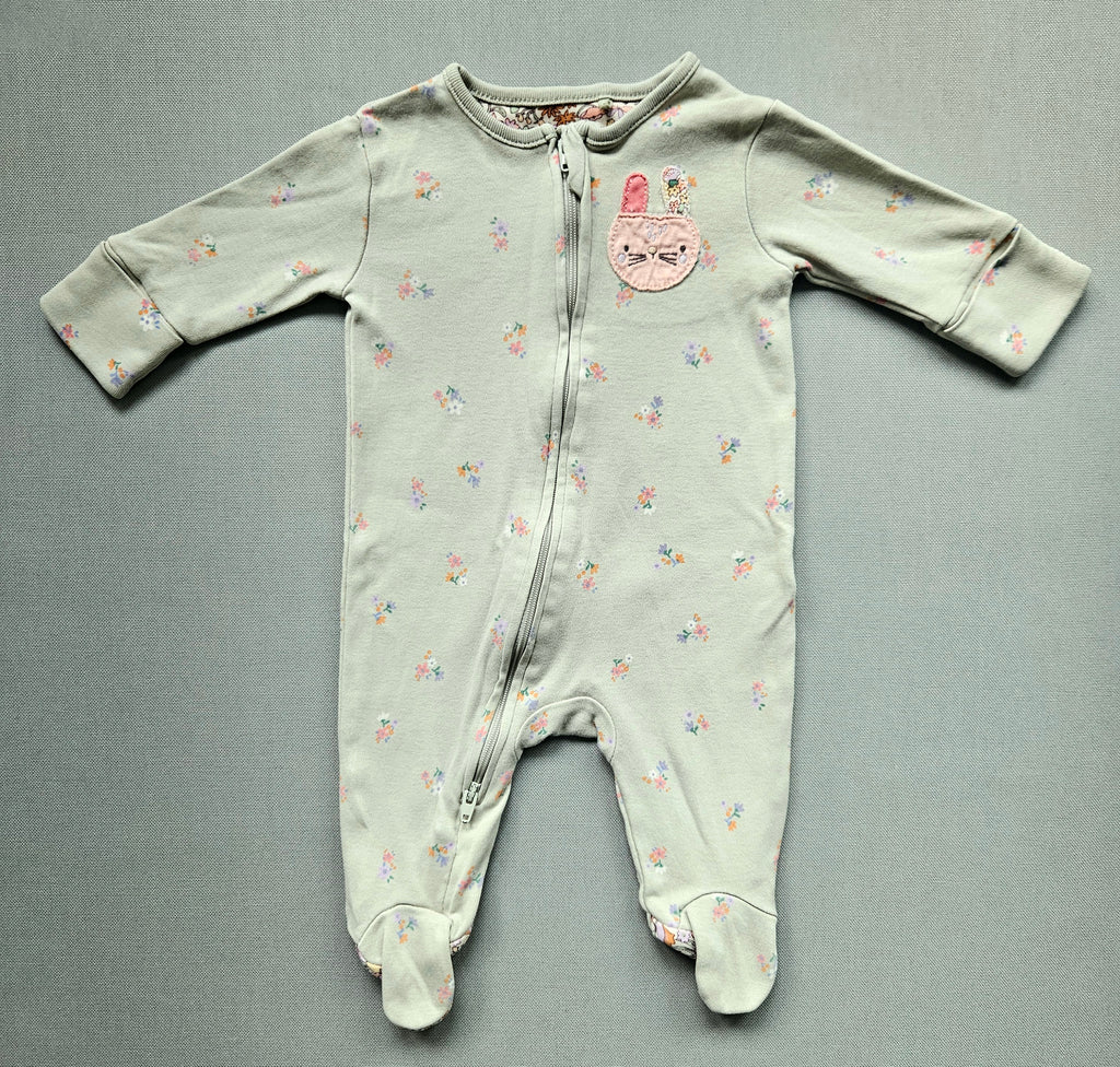Next Baby Strampler mit Blumenprint & Hasenstickerei | Gr. 56