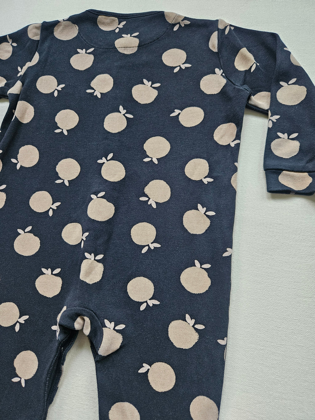 NEXT Baby-Schlafoverall mit Apfelprint | Gr. 86