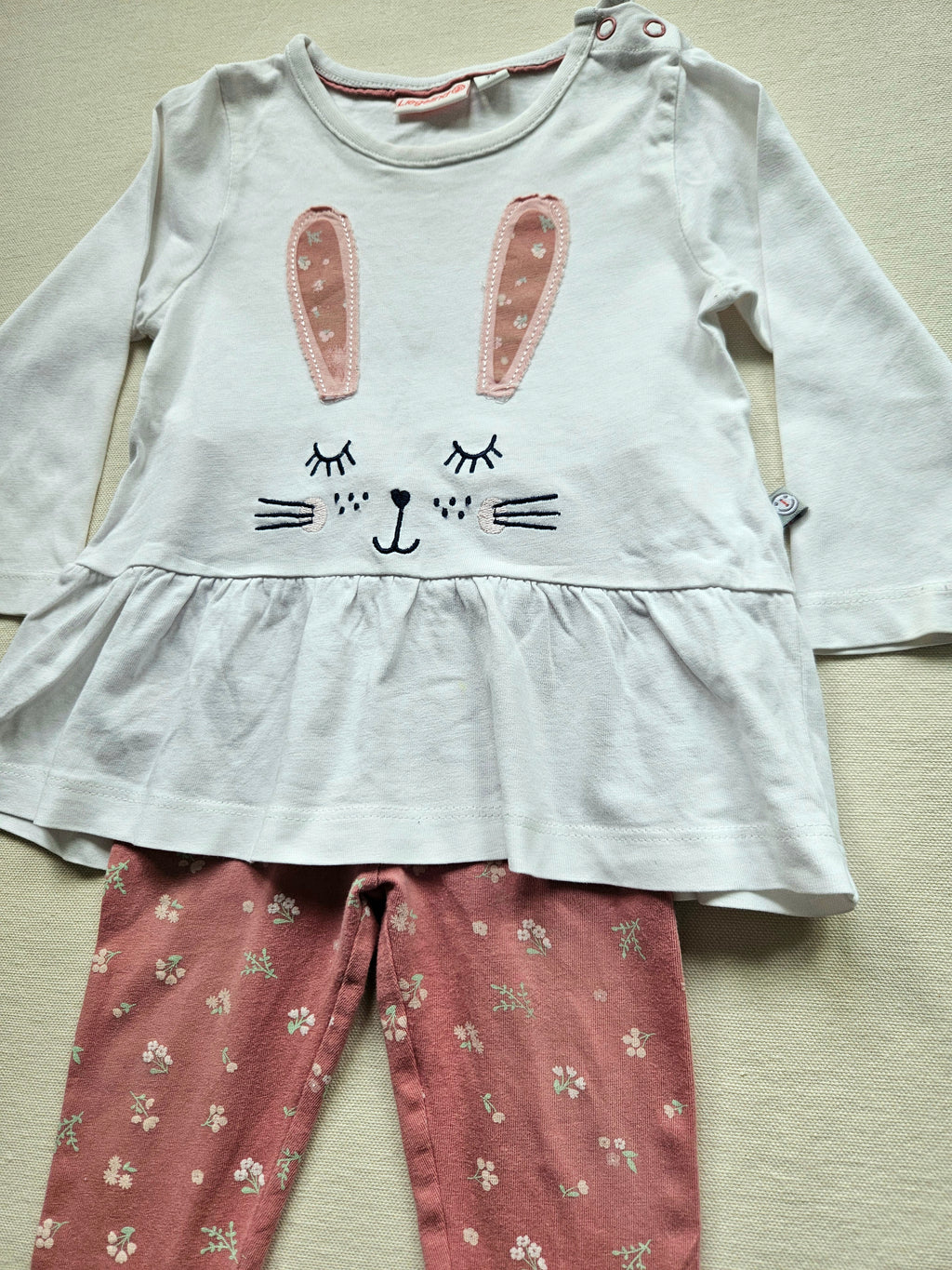Liegelind Set mit Hasen-Shirt & Blumenleggings 🐰 | Gr. 74