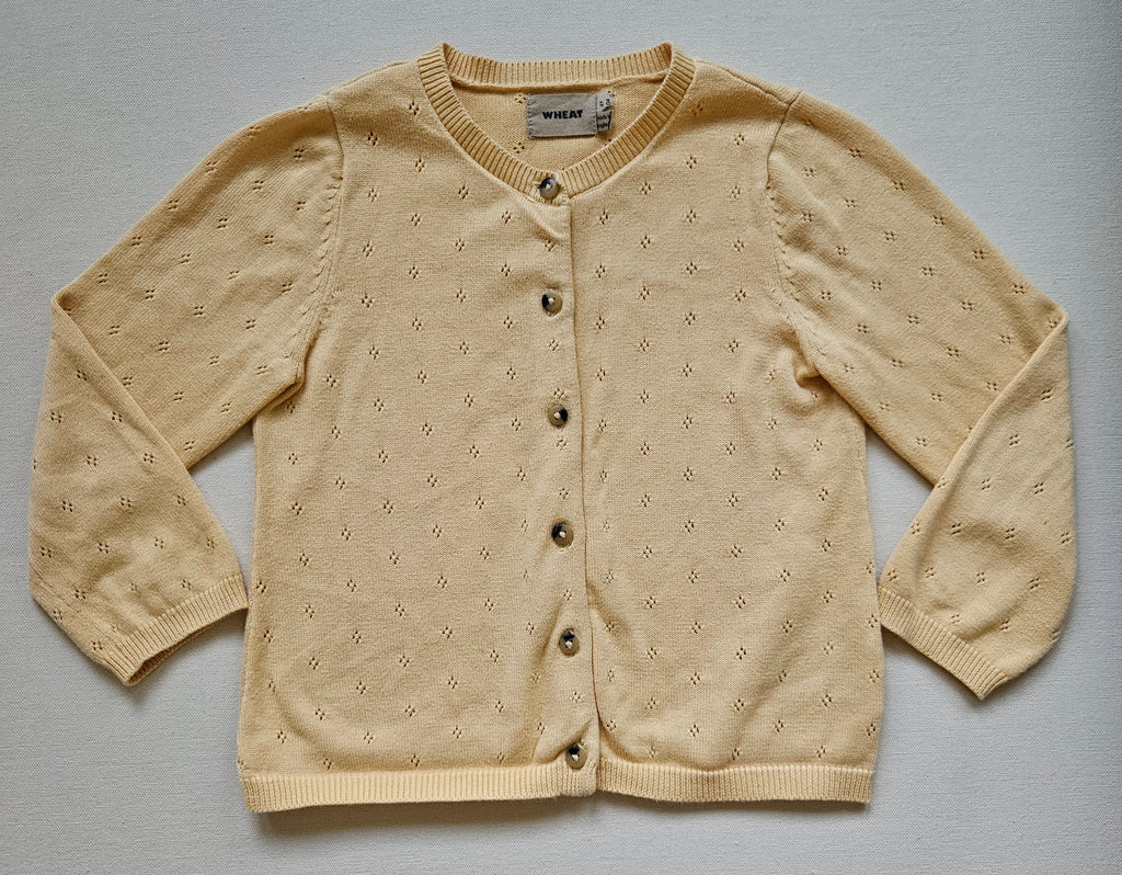 WHEAT Strickjacke – Zartgelb mit Lochstrickmuster | Gr. 104