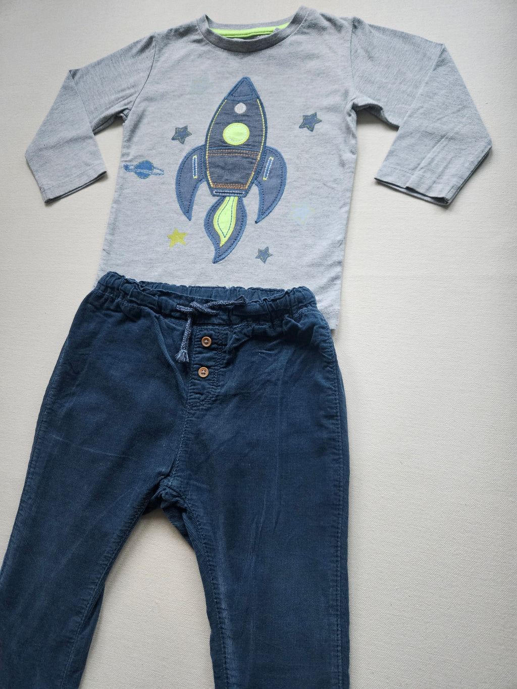 NEXT & H&M Jungen Outfit Rakete mit gefütterter Cordhose 🚀 | Gr. 86