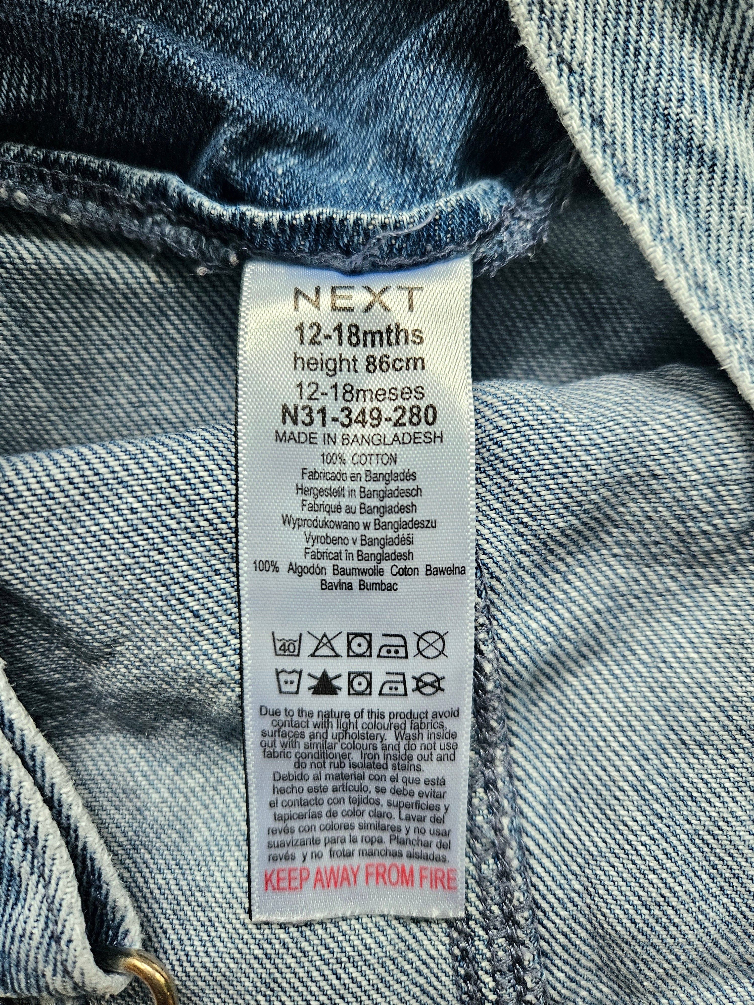 Outfit Jeans-Latzhose + T-Shirt - Größe 86 - NEXT