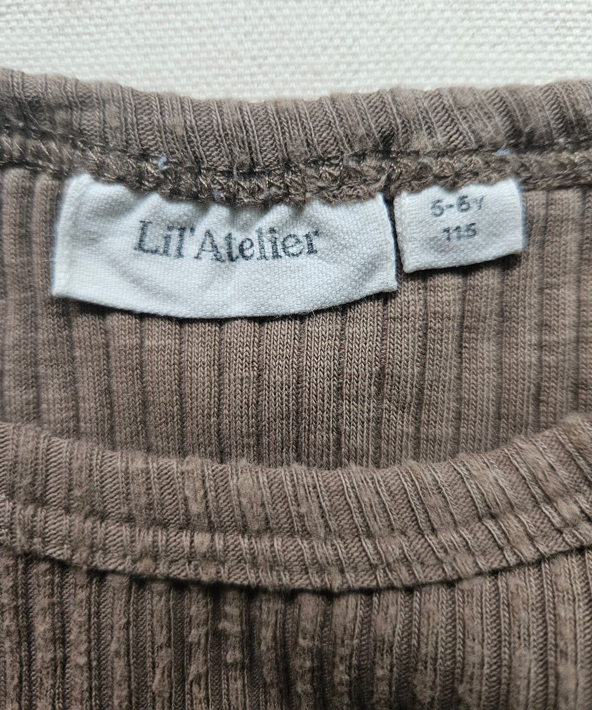 Lil’ Atelier Ripp-Langarmshirt mit Brusttasche  | Gr. 116