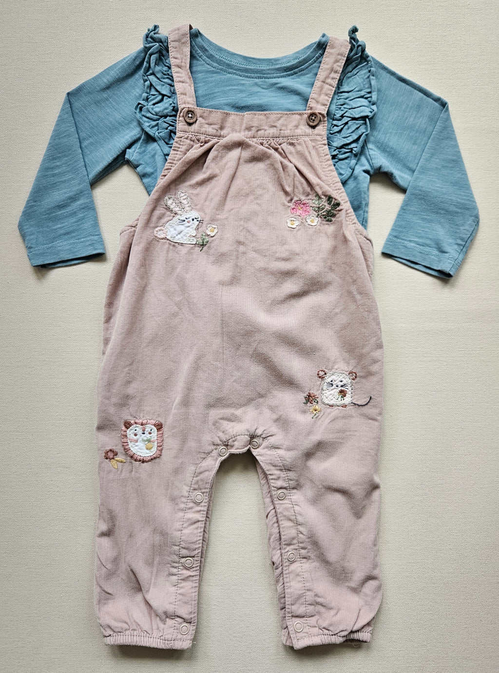 NEXT Outfit mit Latzstrampler & Rüschenshirt 🦔🐀 | Gr. 80