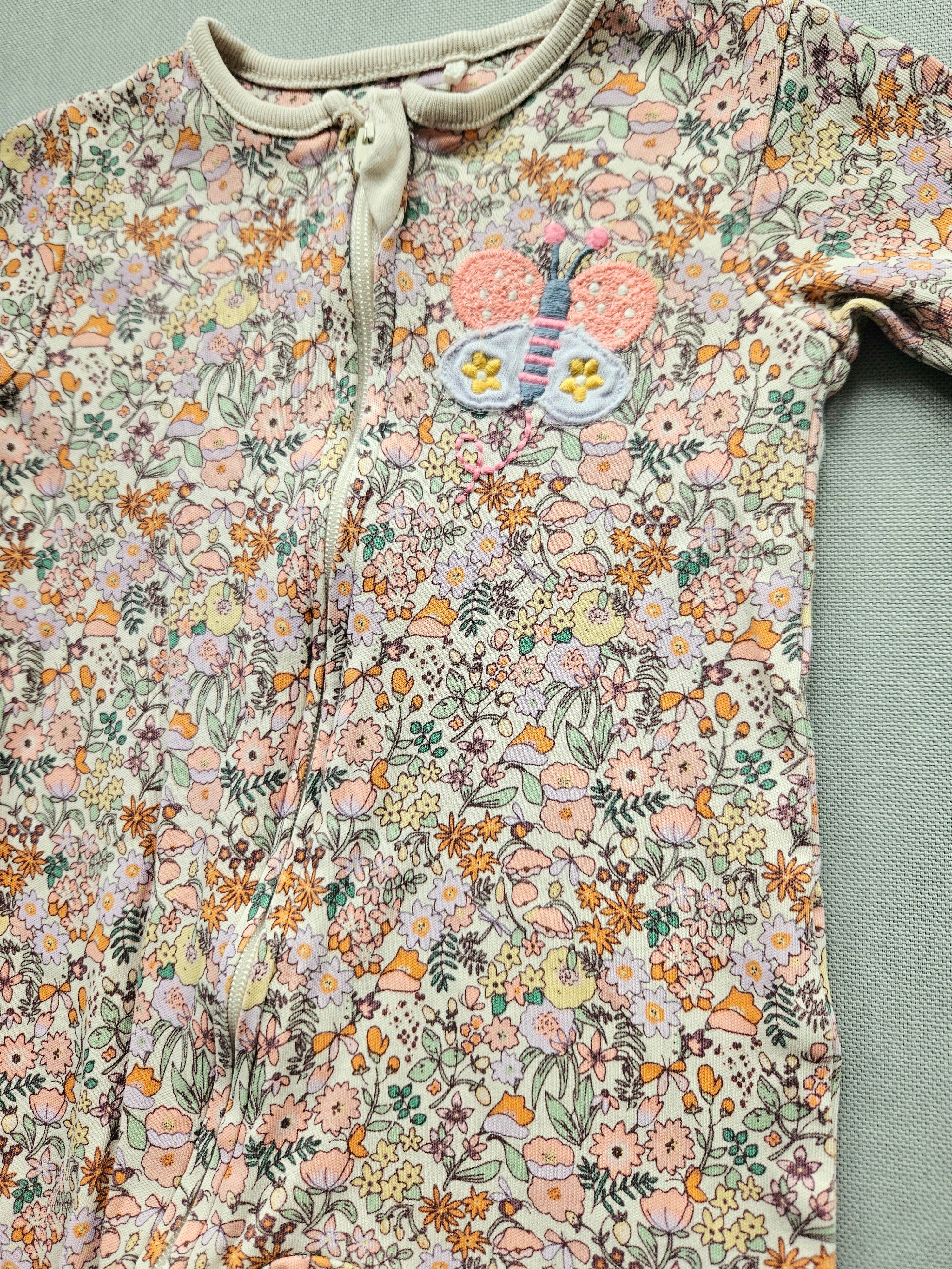 Next Baby Strampler mit Blumenprint & Schmetterlingsstickerei | Gr. 56