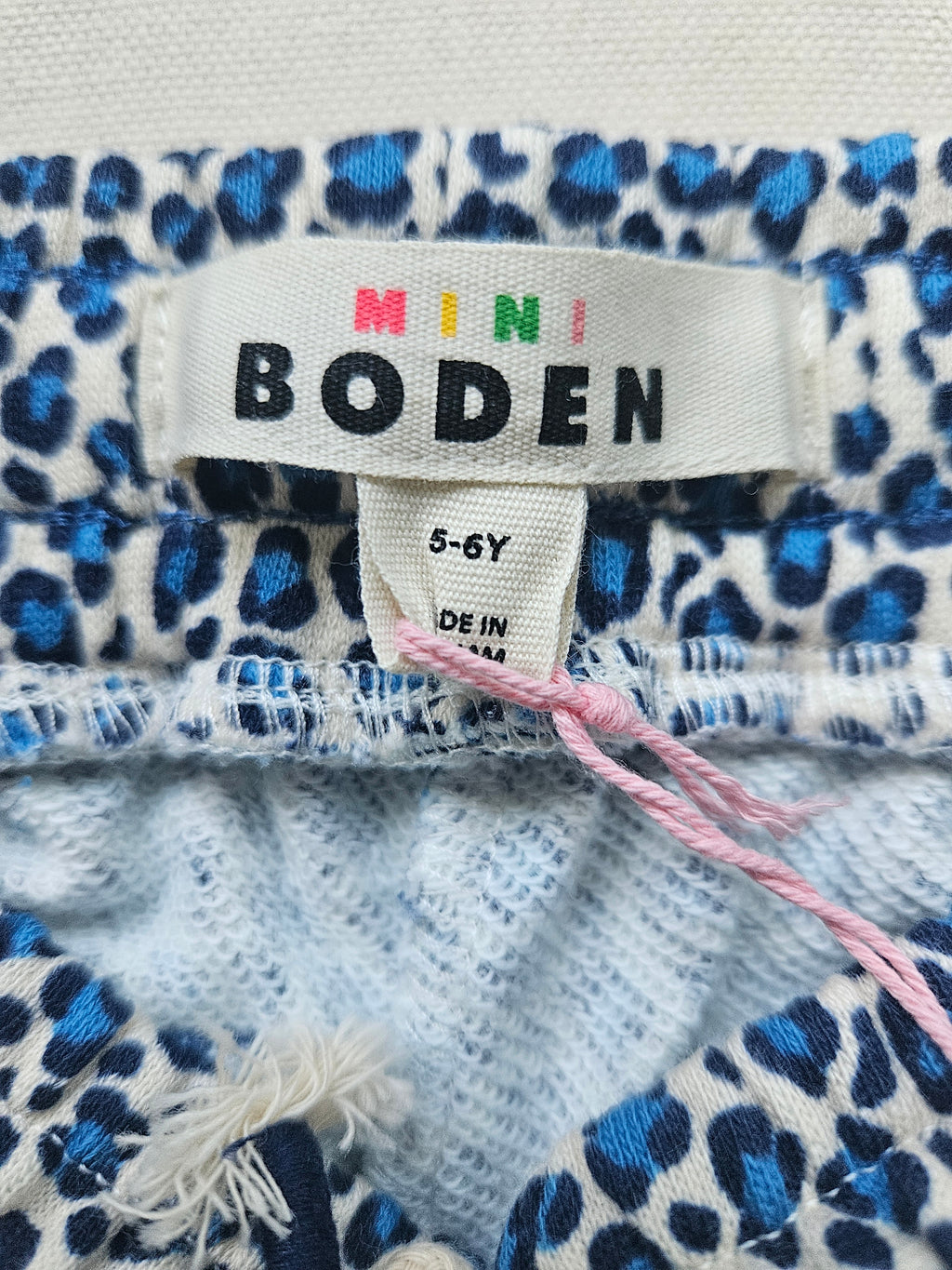 Mini Boden Jogginghose mit blauem Leo-Print 🐆 | Gr. 116