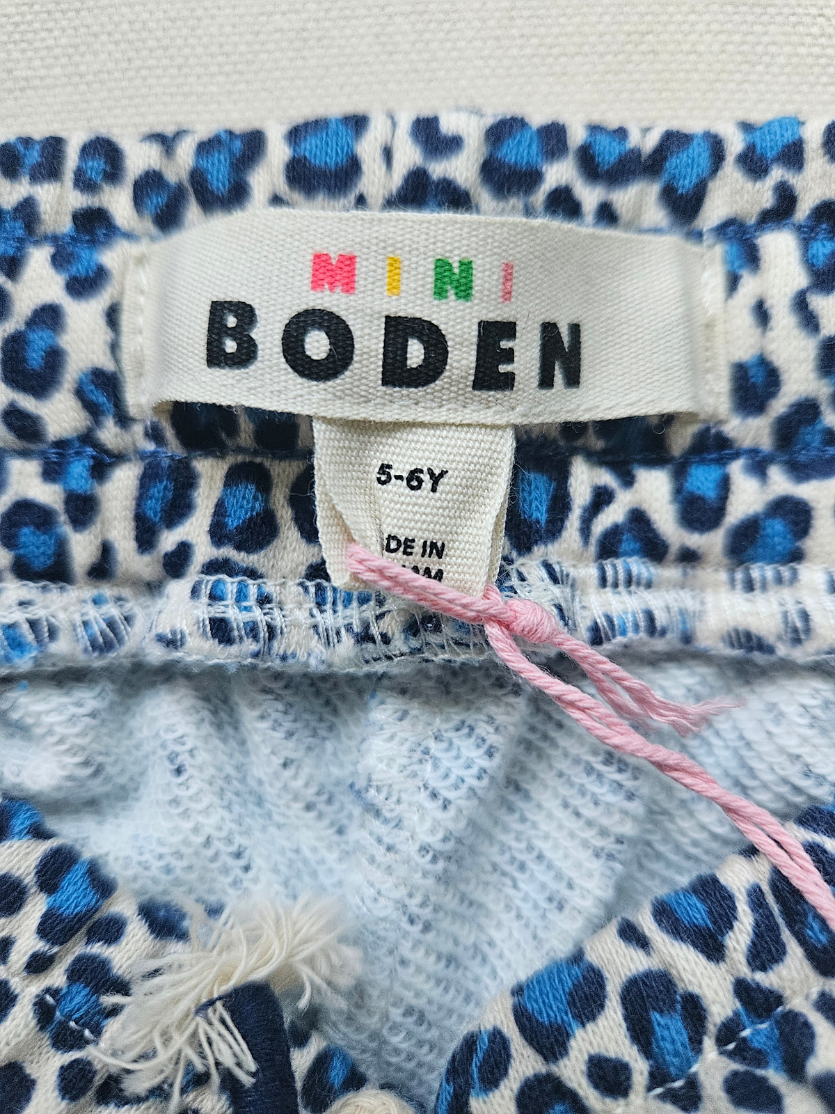 Mini Boden Jogginghose mit blauem Leo-Print 🐆 | Gr. 116
