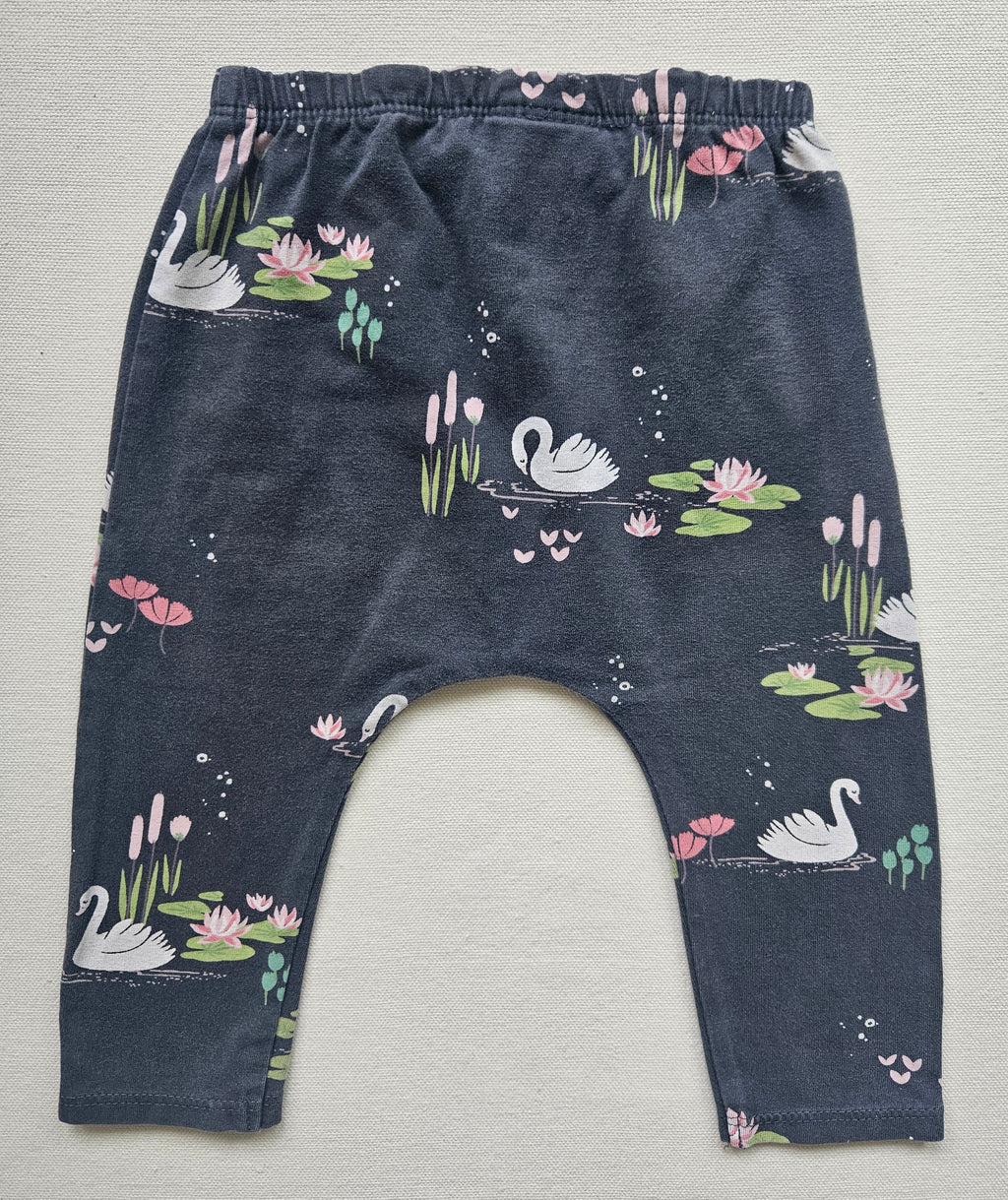Pusblu Kleid & Next Baby Leggings – Schwanenprint 🦢 | Gr. 74