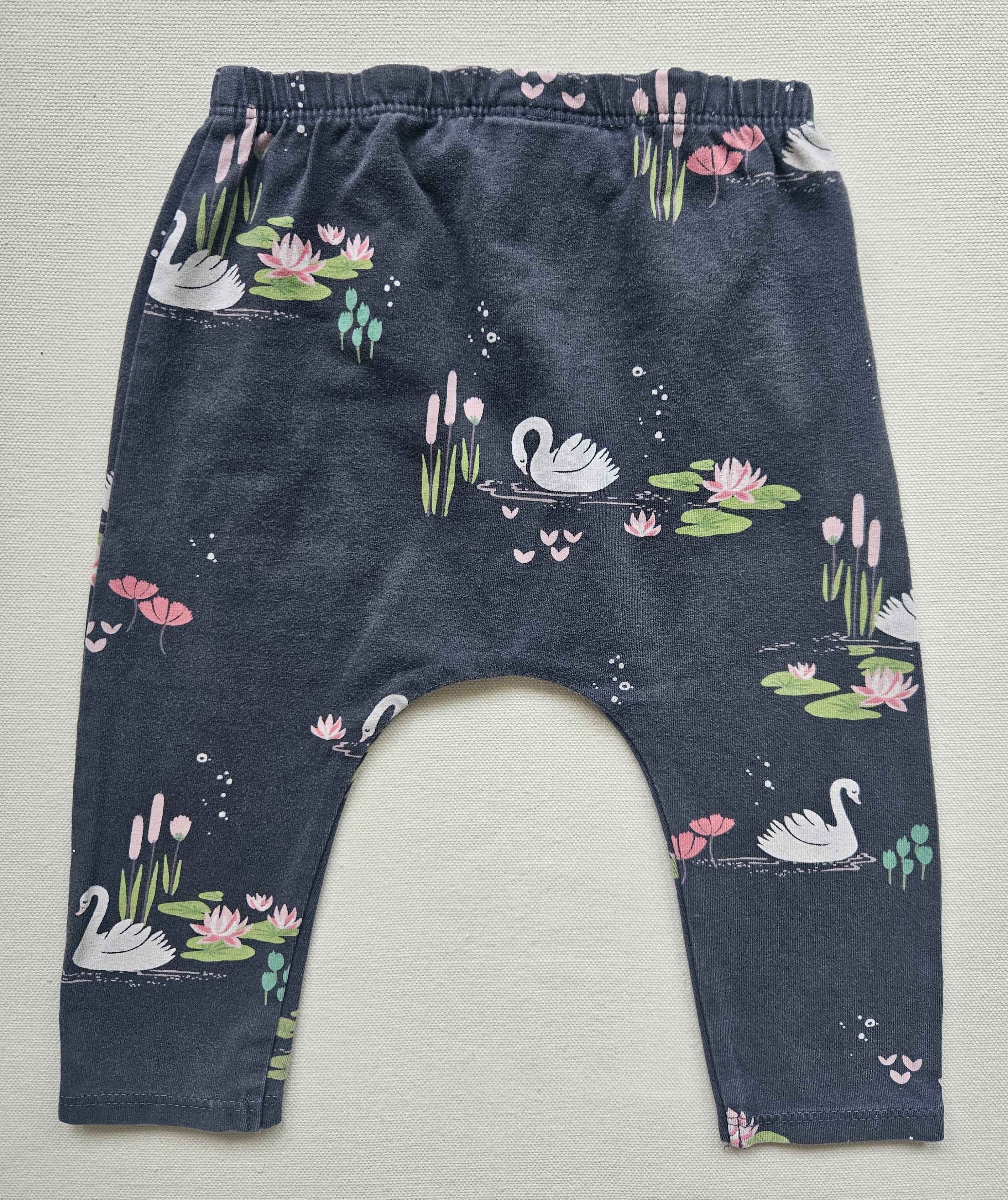 Pusblu Kleid & Next Baby Leggings – Schwanenprint 🦢 | Gr. 74