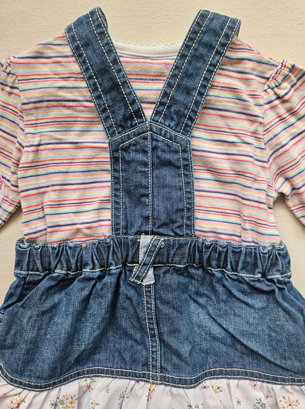Next Baby 2-teiliges Set aus Jeans-Latzkleid & Langarmshirt | Gr. 68