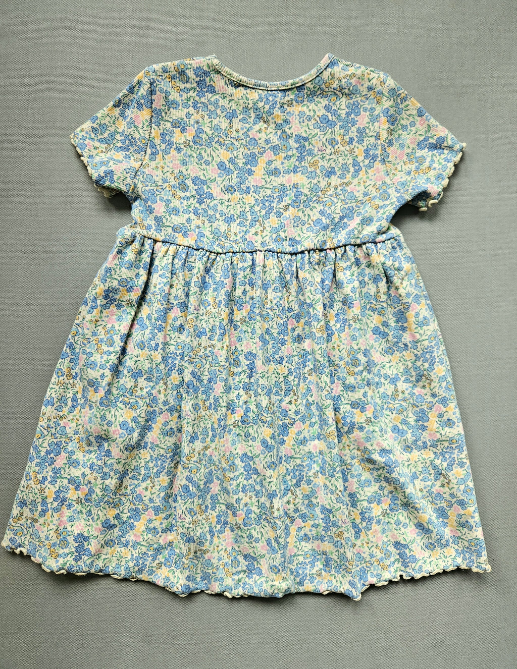 Sommerkleid mit Blumenmuster – Größe 104 – Next