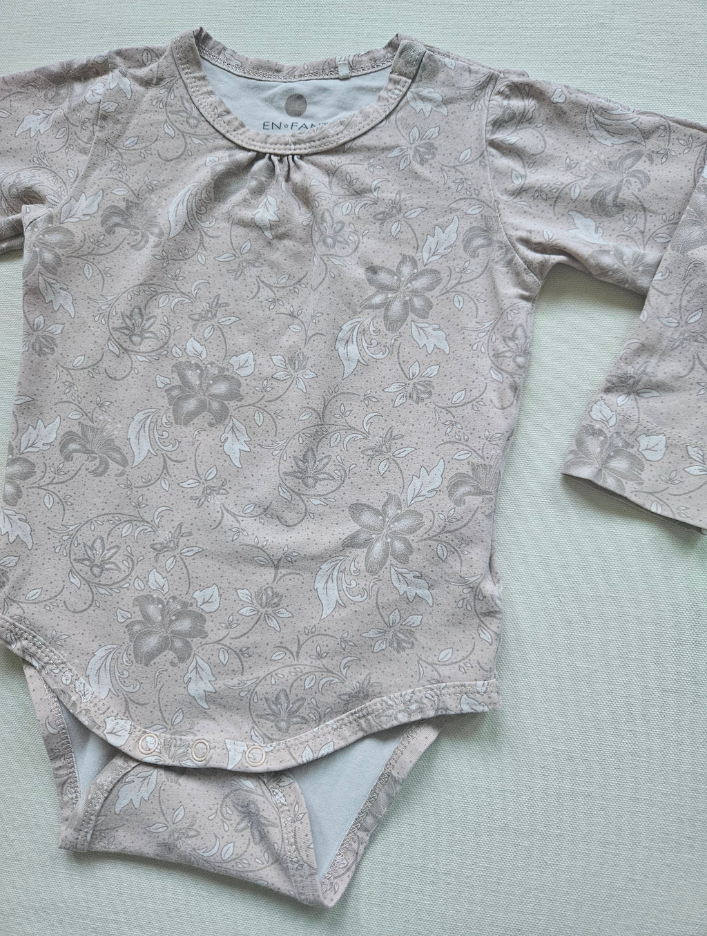 En Fant Langarmbody floral 🌸 | Gr. 80