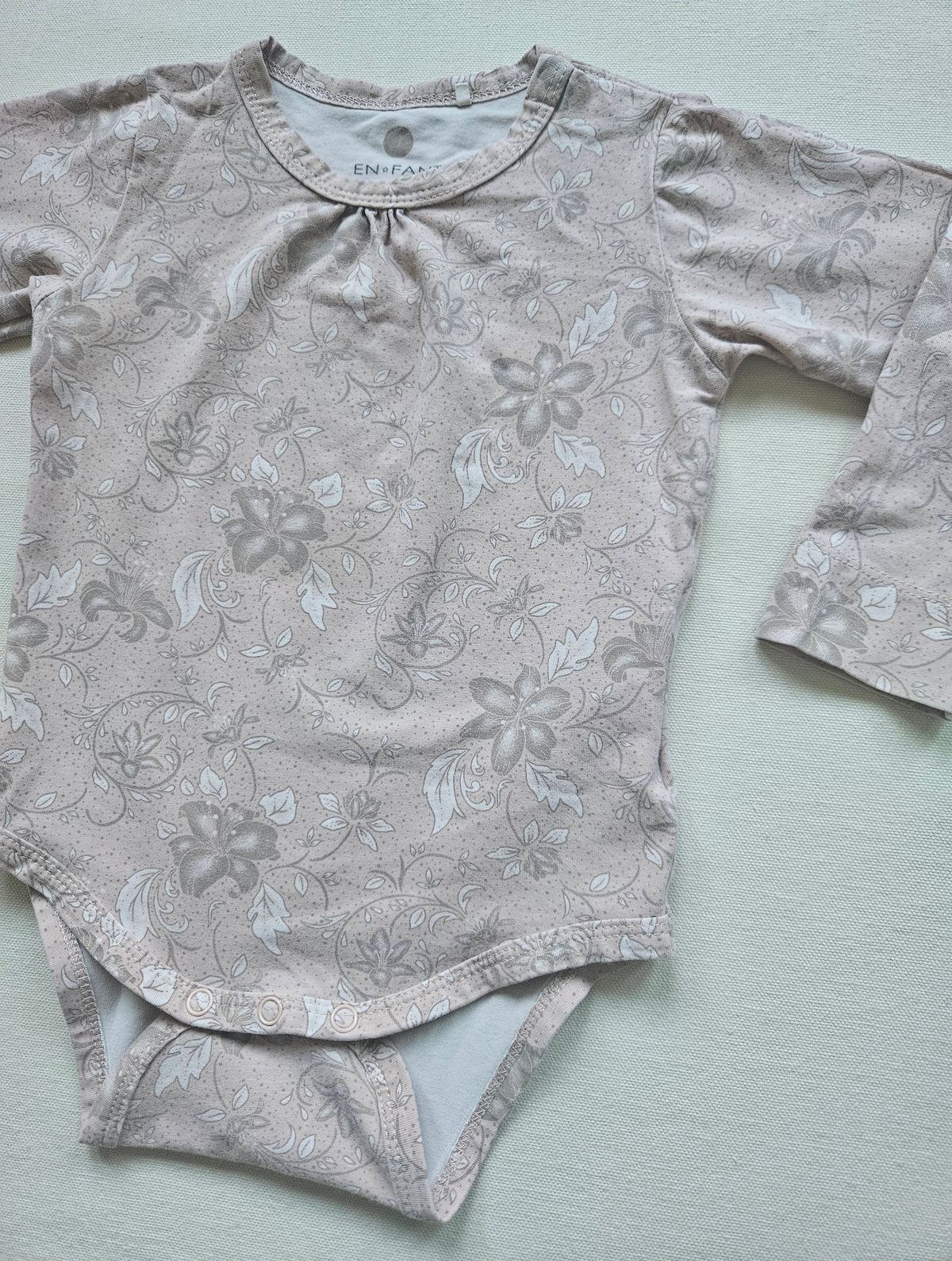 En Fant Langarmbody floral 🌸 | Gr. 80