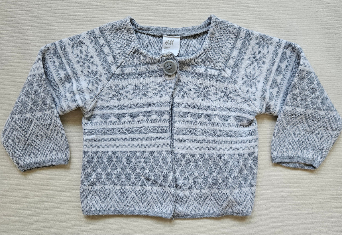 H&M Baby-Set – Gemusterte Strickjacke & Leggings | Gr. 68