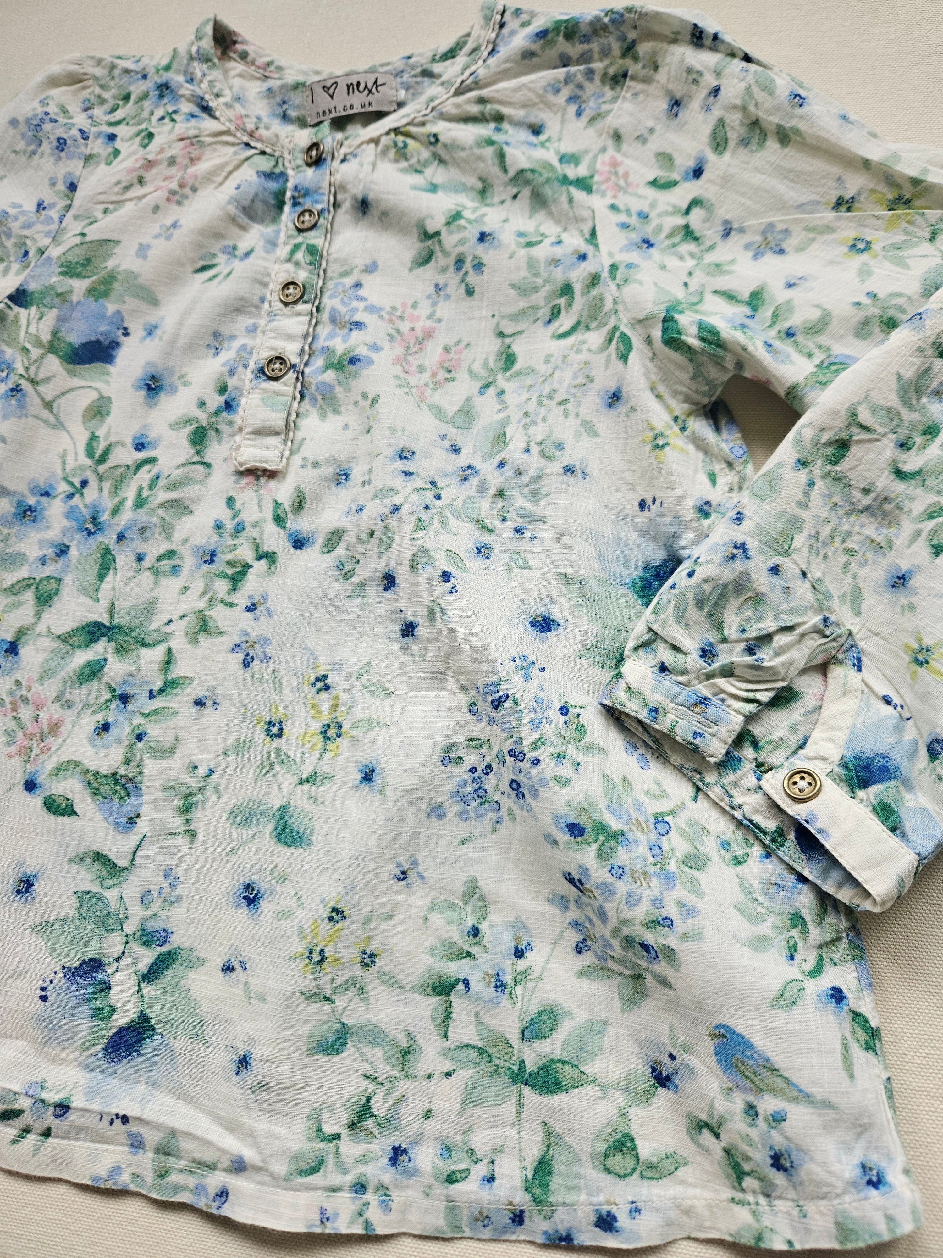 Next Outfit mit Trägerkleid & Blumenbluse | Gr. 104